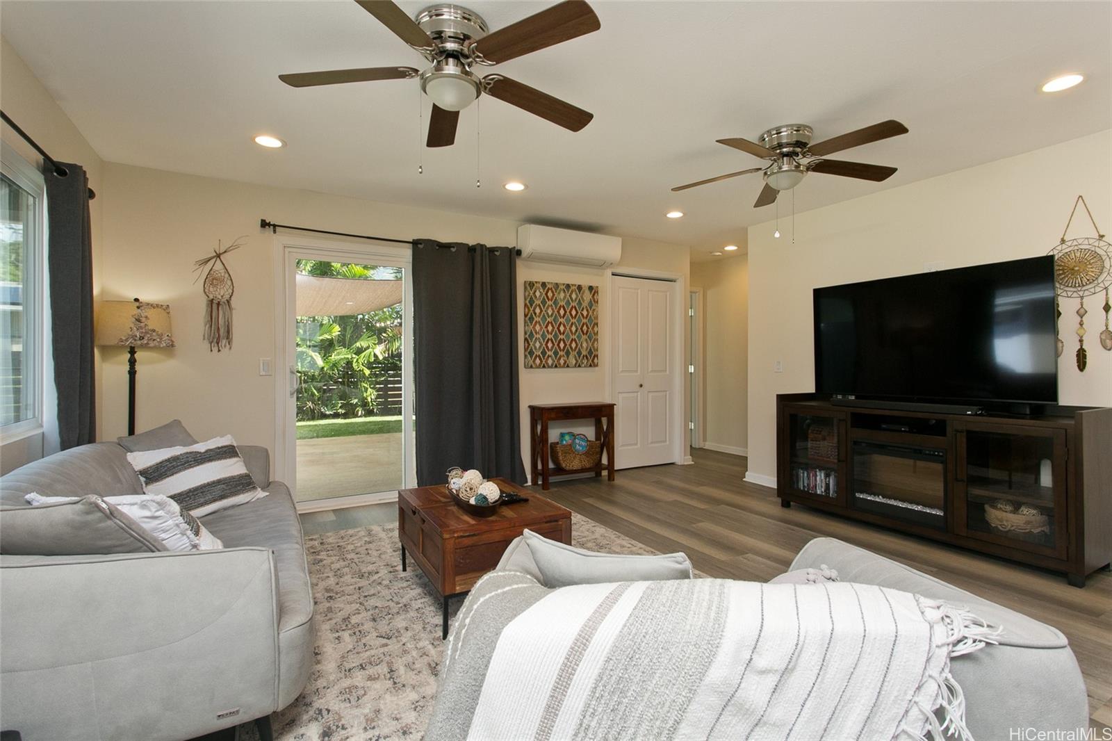 84-810  Farrington Hwy Makaha, Leeward home - photo 3 of 24