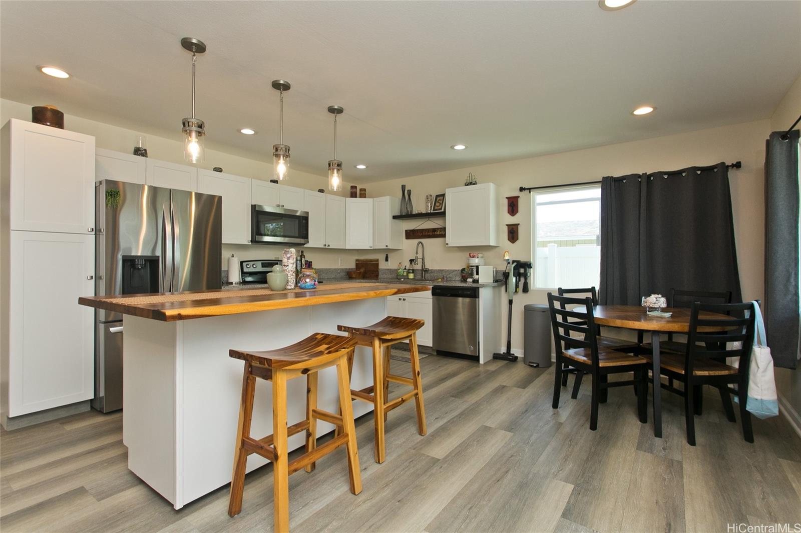 84-810  Farrington Hwy Makaha, Leeward home - photo 6 of 24