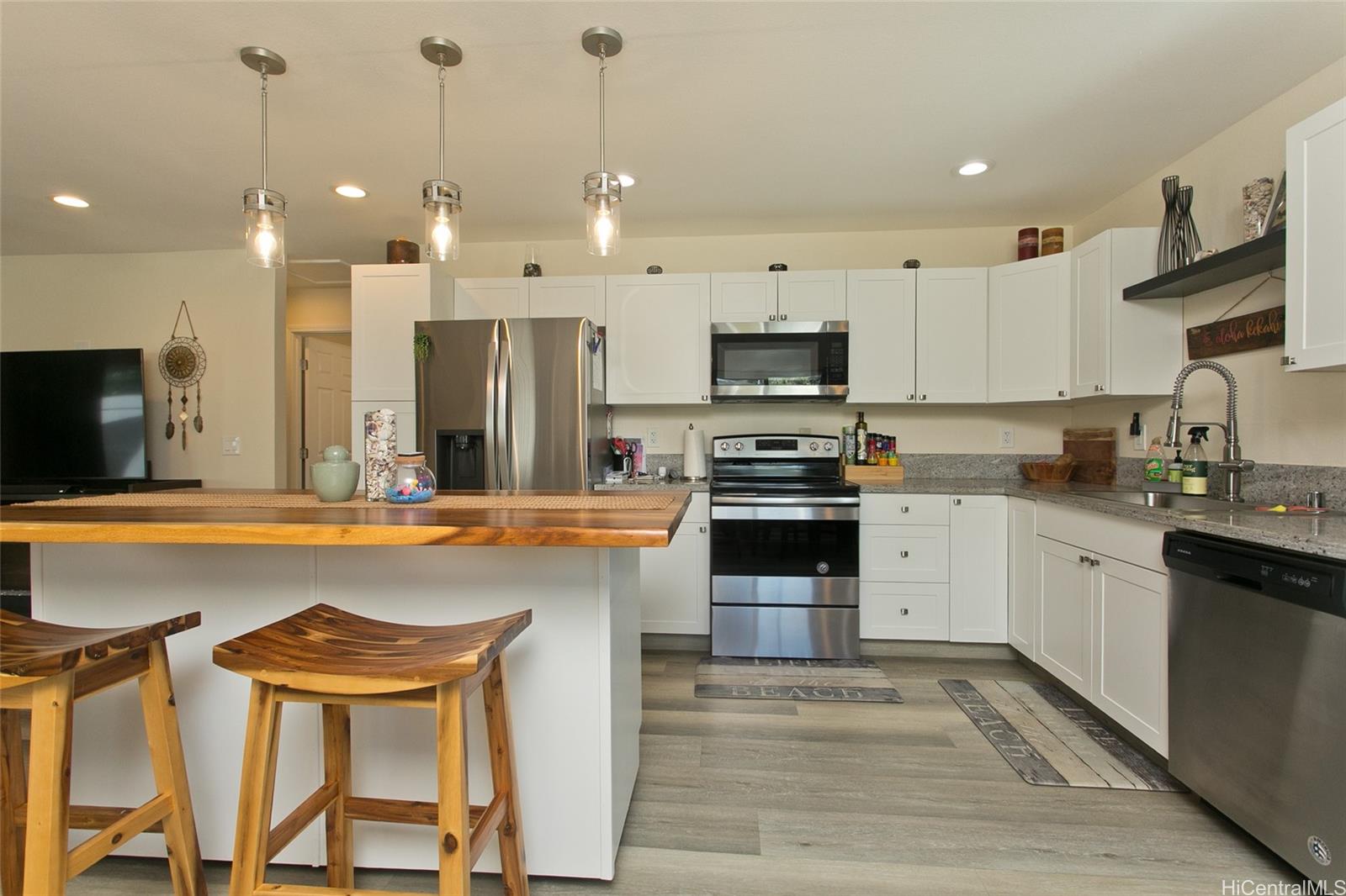 84-810  Farrington Hwy Makaha, Leeward home - photo 8 of 24