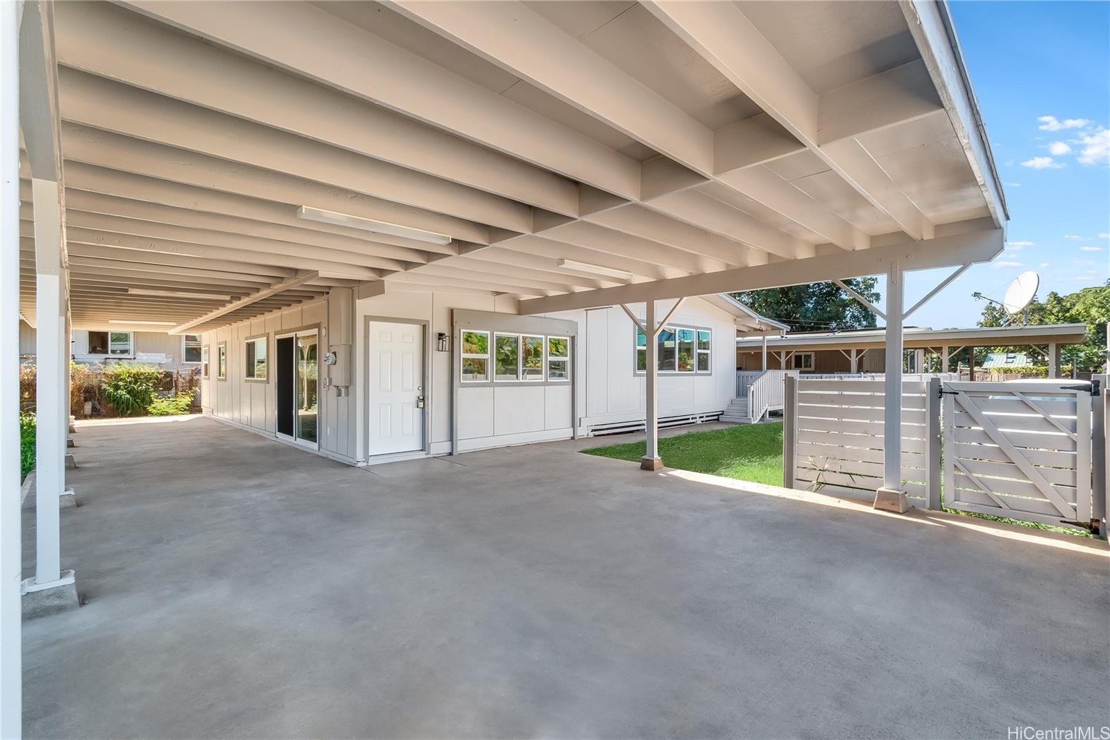 84-814  Farrington Hwy Makaha, Leeward home - photo 3 of 19