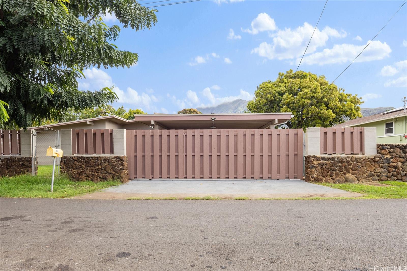 84-824  Fricke Street Makaha, Leeward home - photo 6 of 20