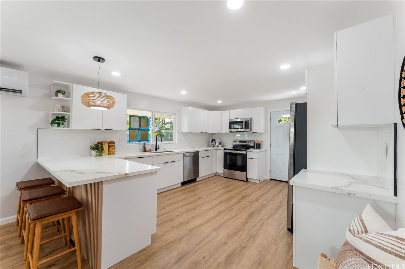 84-859  Hana Street Makaha, Leeward home - photo 8 of 24