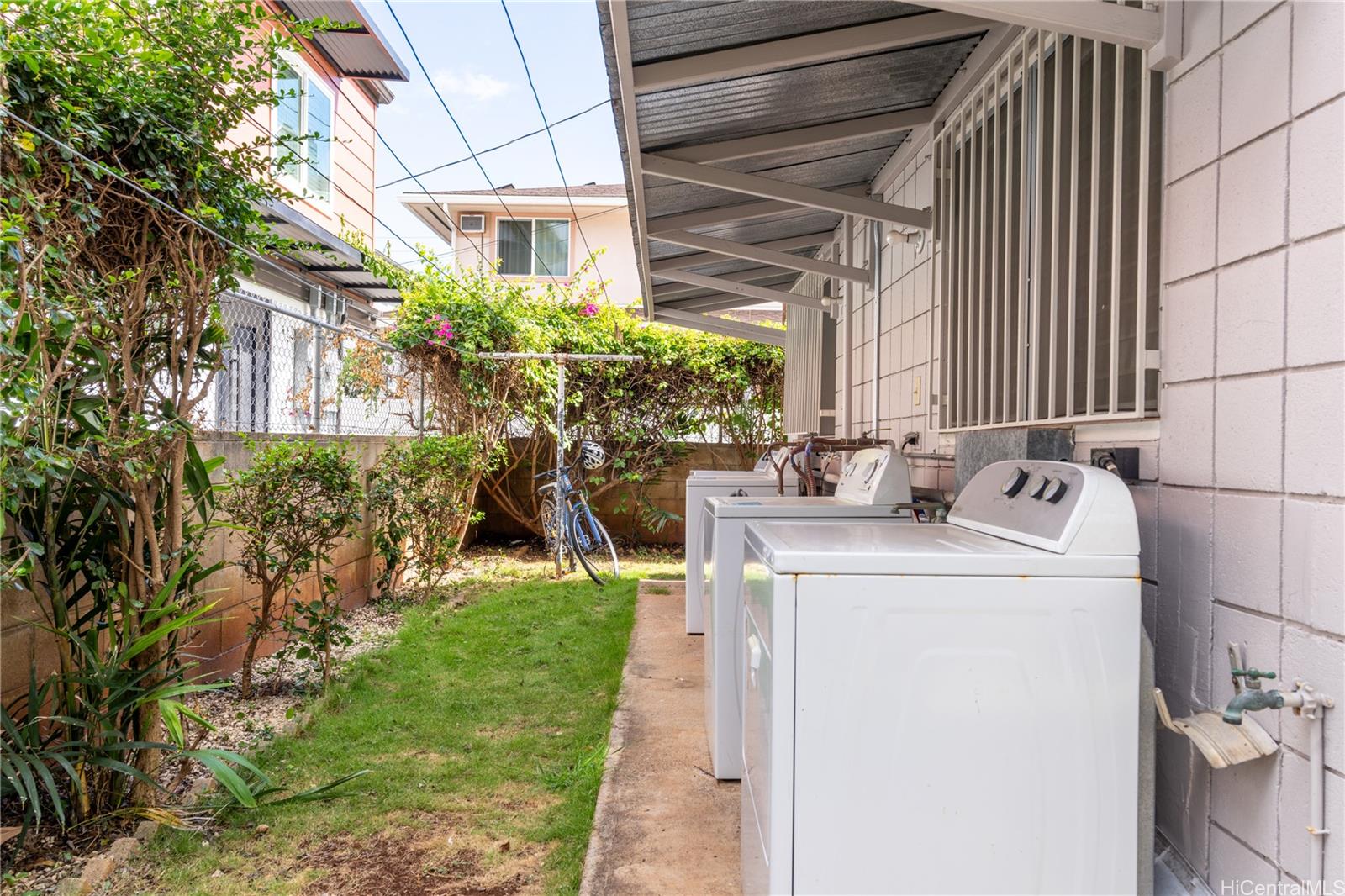 849  Hauoli Street Mccully, Honolulu home - photo 4 of 25