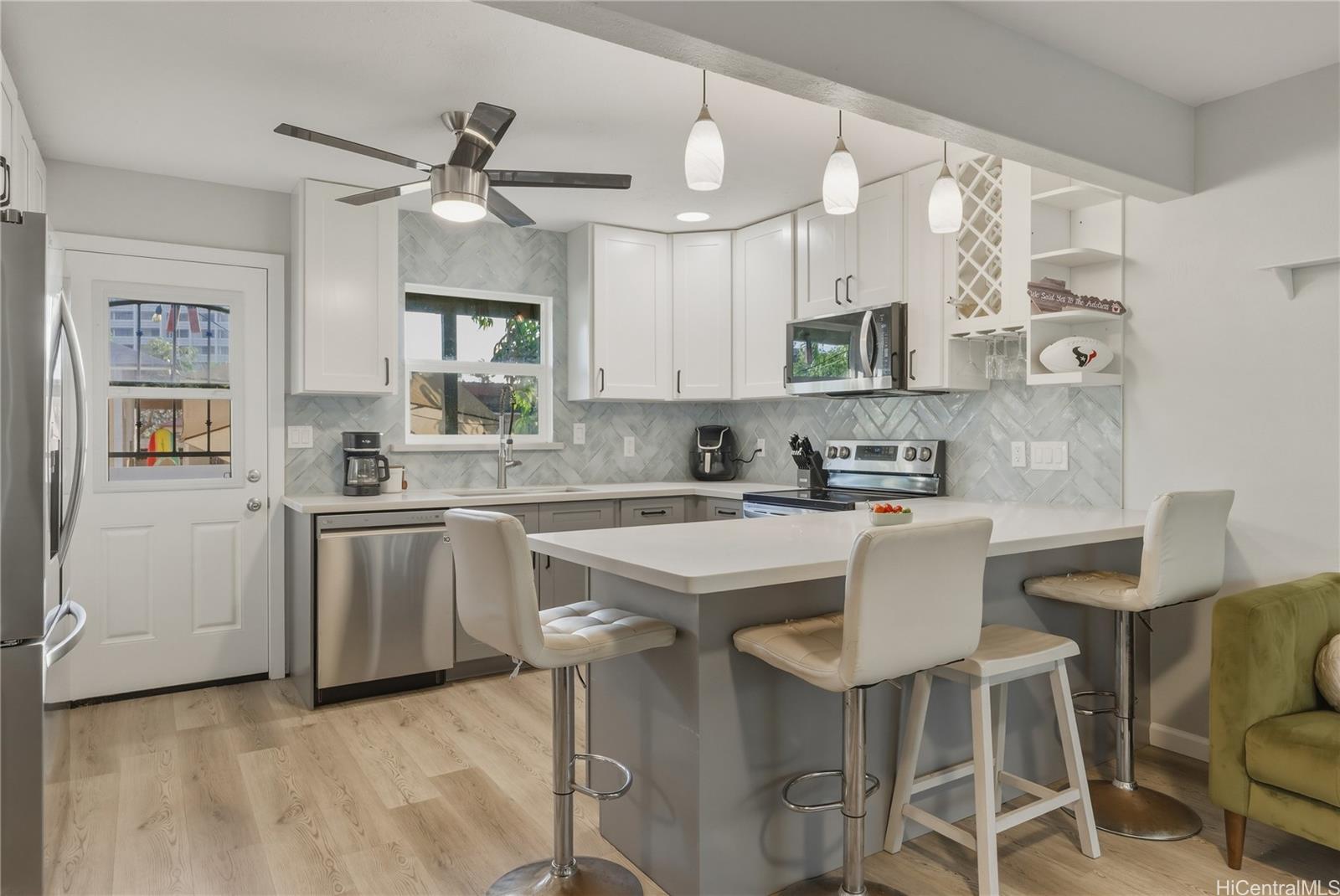 84-929  Hana Street Makaha, Leeward home - photo 2 of 22