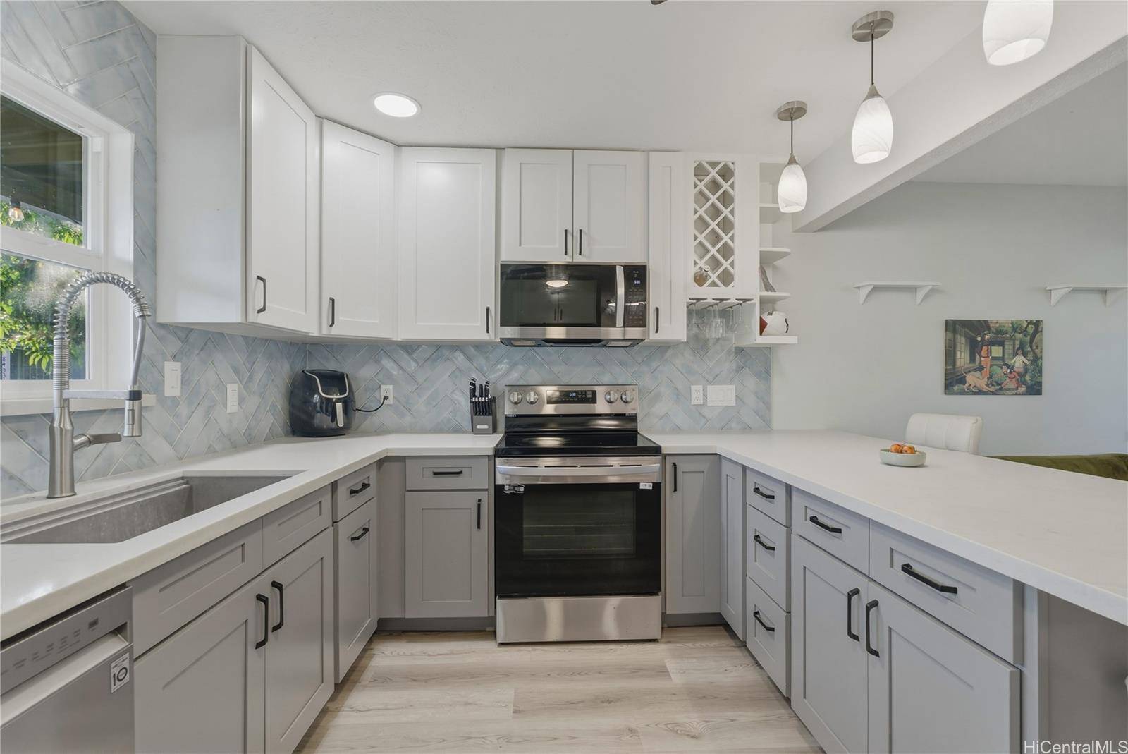 84-929  Hana Street Makaha, Leeward home - photo 4 of 22