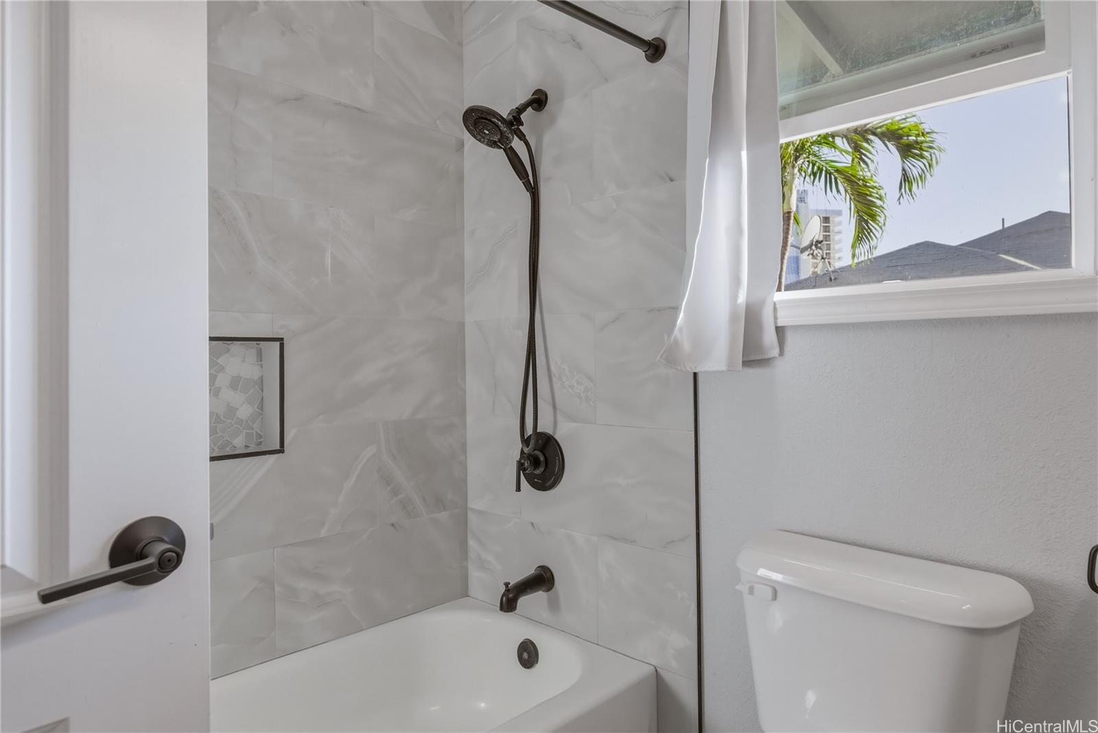 84-929  Hana Street Makaha, Leeward home - photo 9 of 22