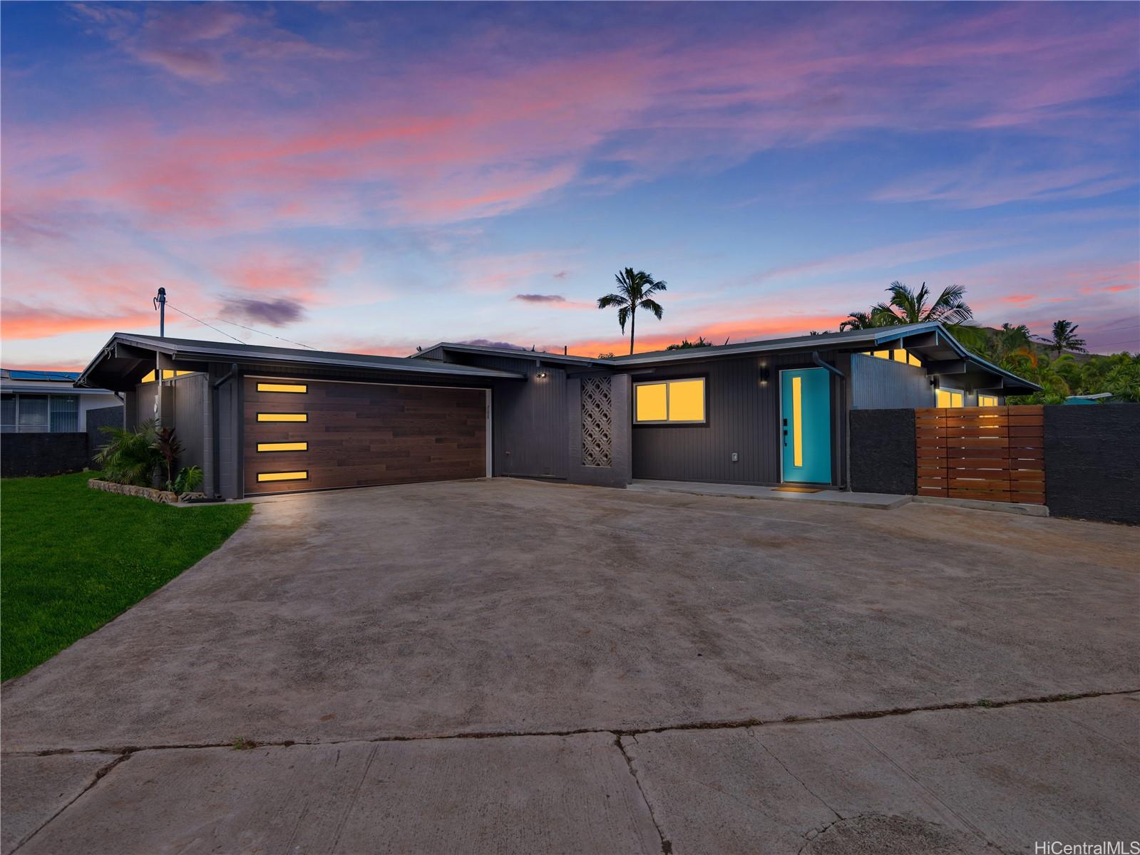 851  Halula Place Enchanted Lake, Kailua home - photo 3 of 25