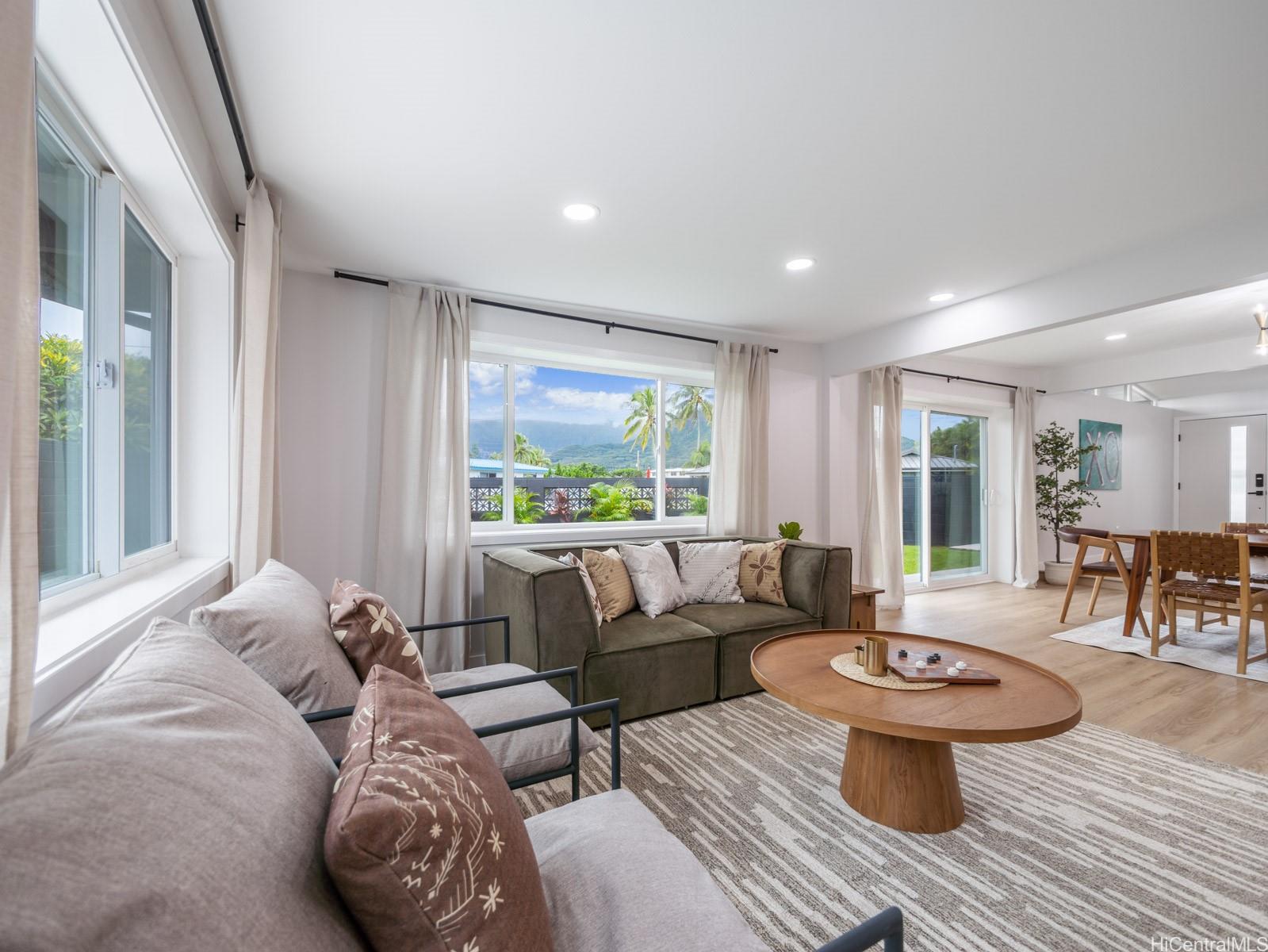 851  Halula Place Enchanted Lake, Kailua home - photo 4 of 25