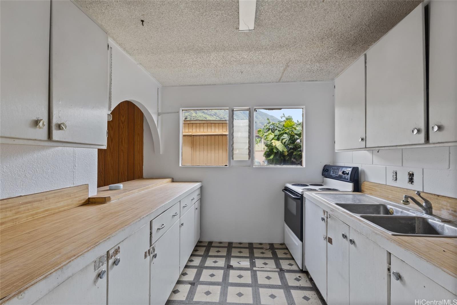 Ulu Wehi condo # B, Waianae, Hawaii - photo 3 of 20