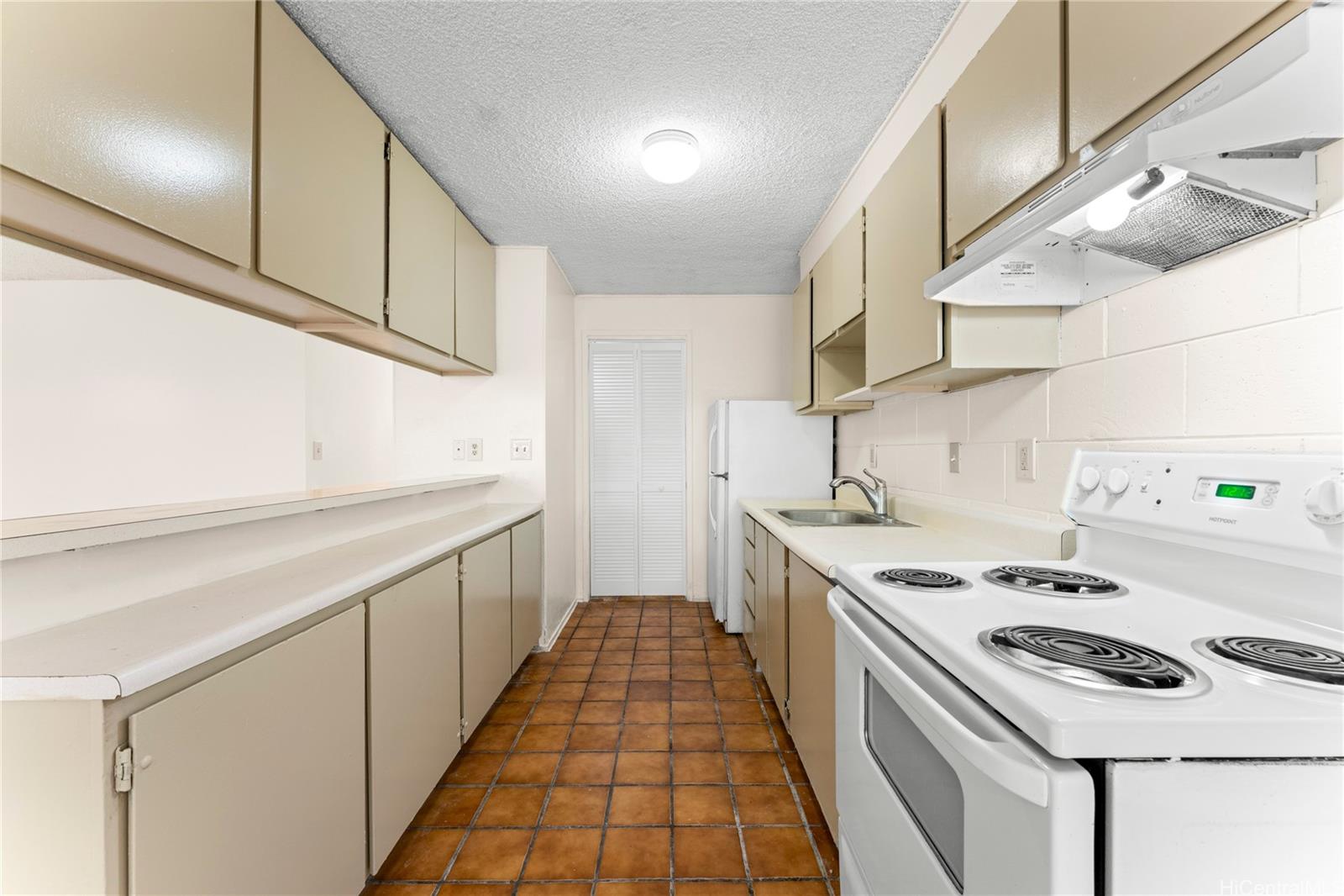 Ulu Wehi condo # E, Waianae, Hawaii - photo 14 of 25