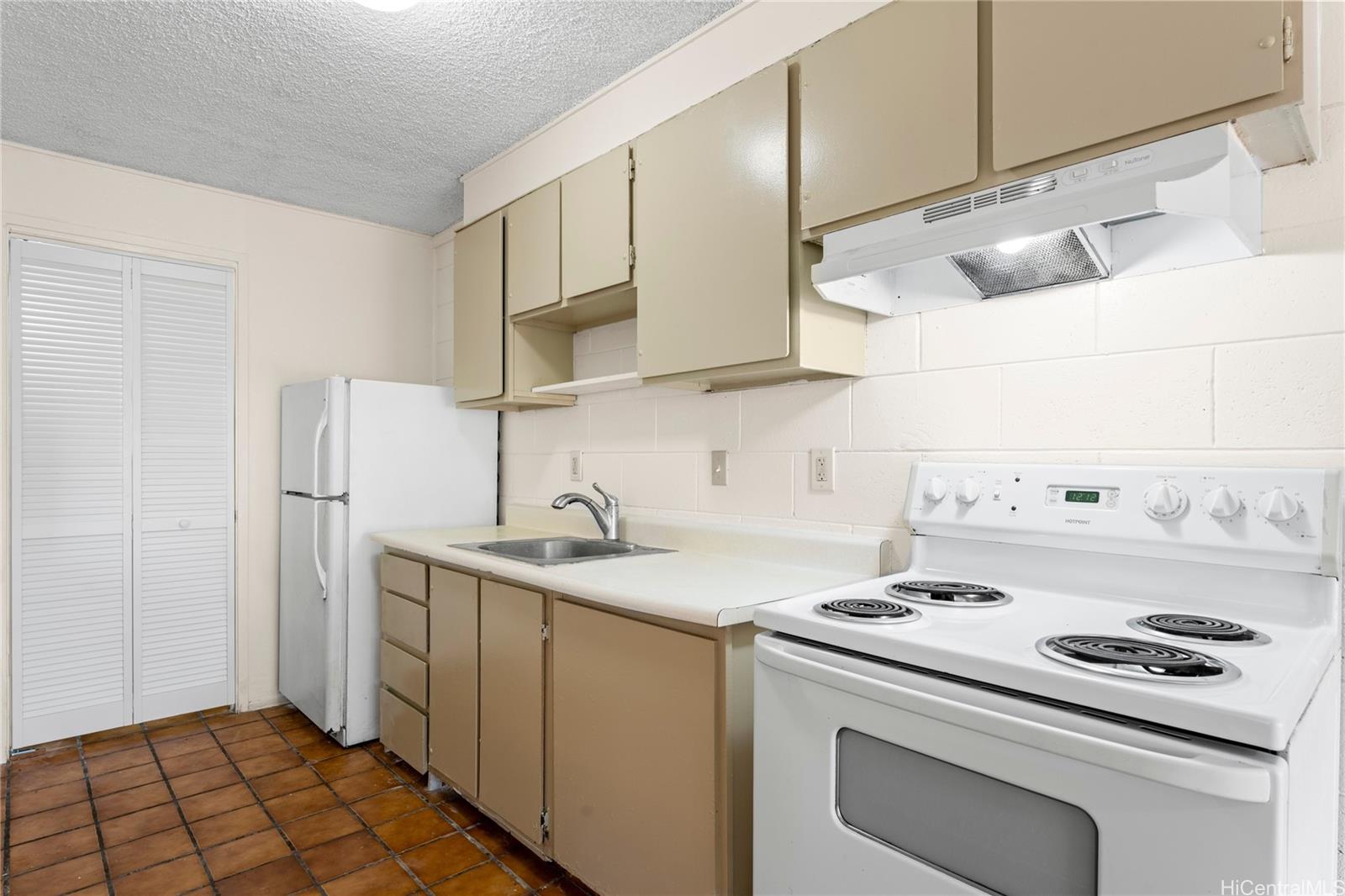 Ulu Wehi condo # E, Waianae, Hawaii - photo 15 of 25