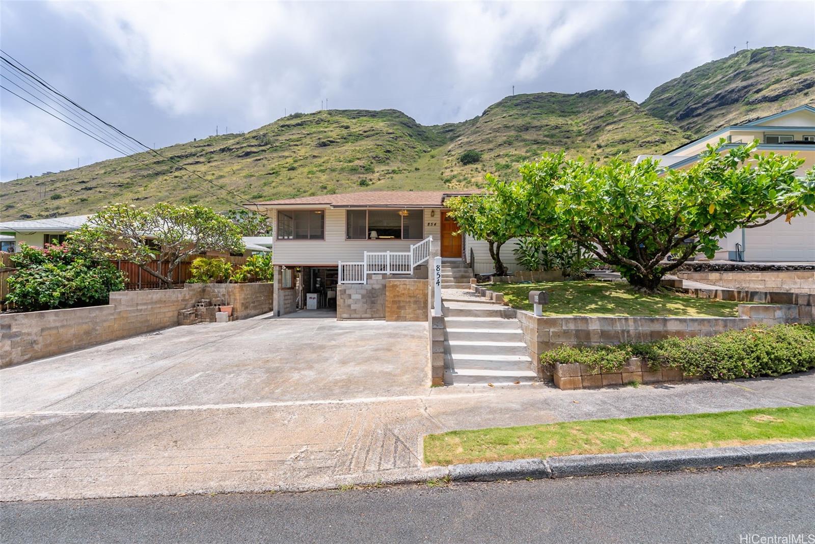 854  Hao Street Aina Haina Area, Diamond Head home - photo 2 of 25