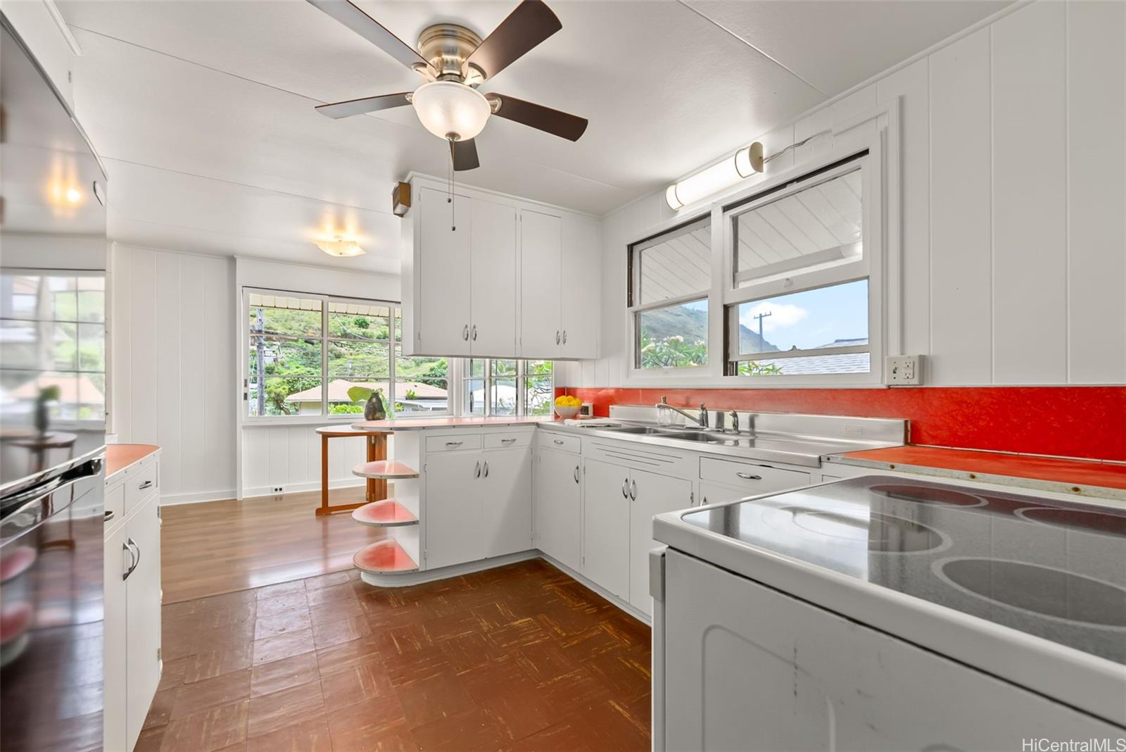 854  Hao Street Aina Haina Area, Diamond Head home - photo 6 of 25