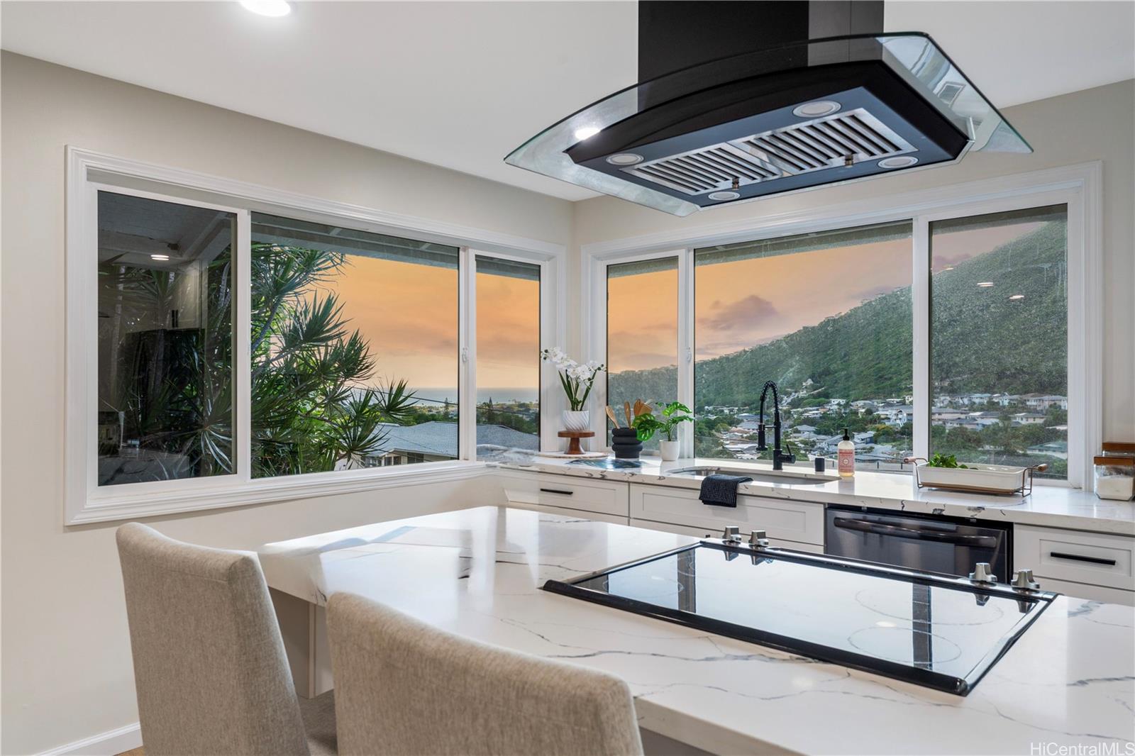 855  Kainoa Place Aina Haina Area, Diamond Head home - photo 5 of 25