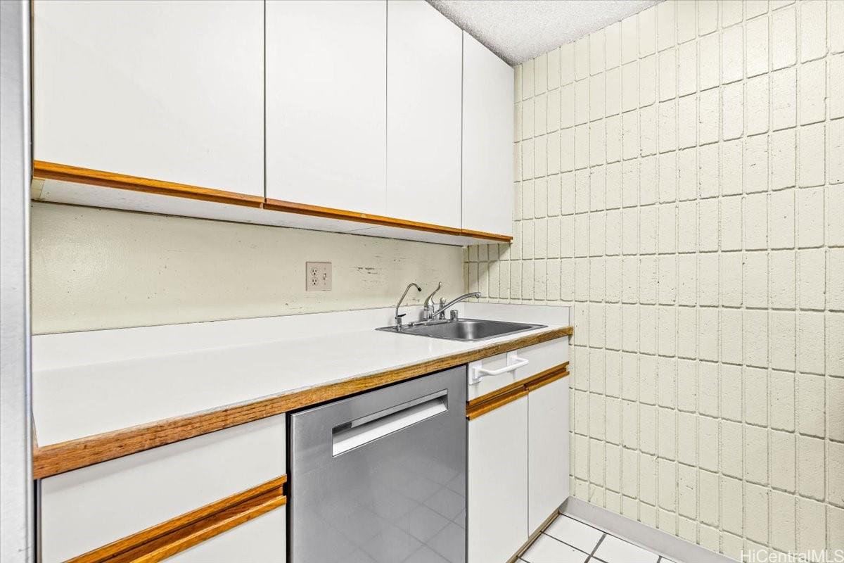 Crystal Park condo # 202, Honolulu, Hawaii - photo 13 of 25