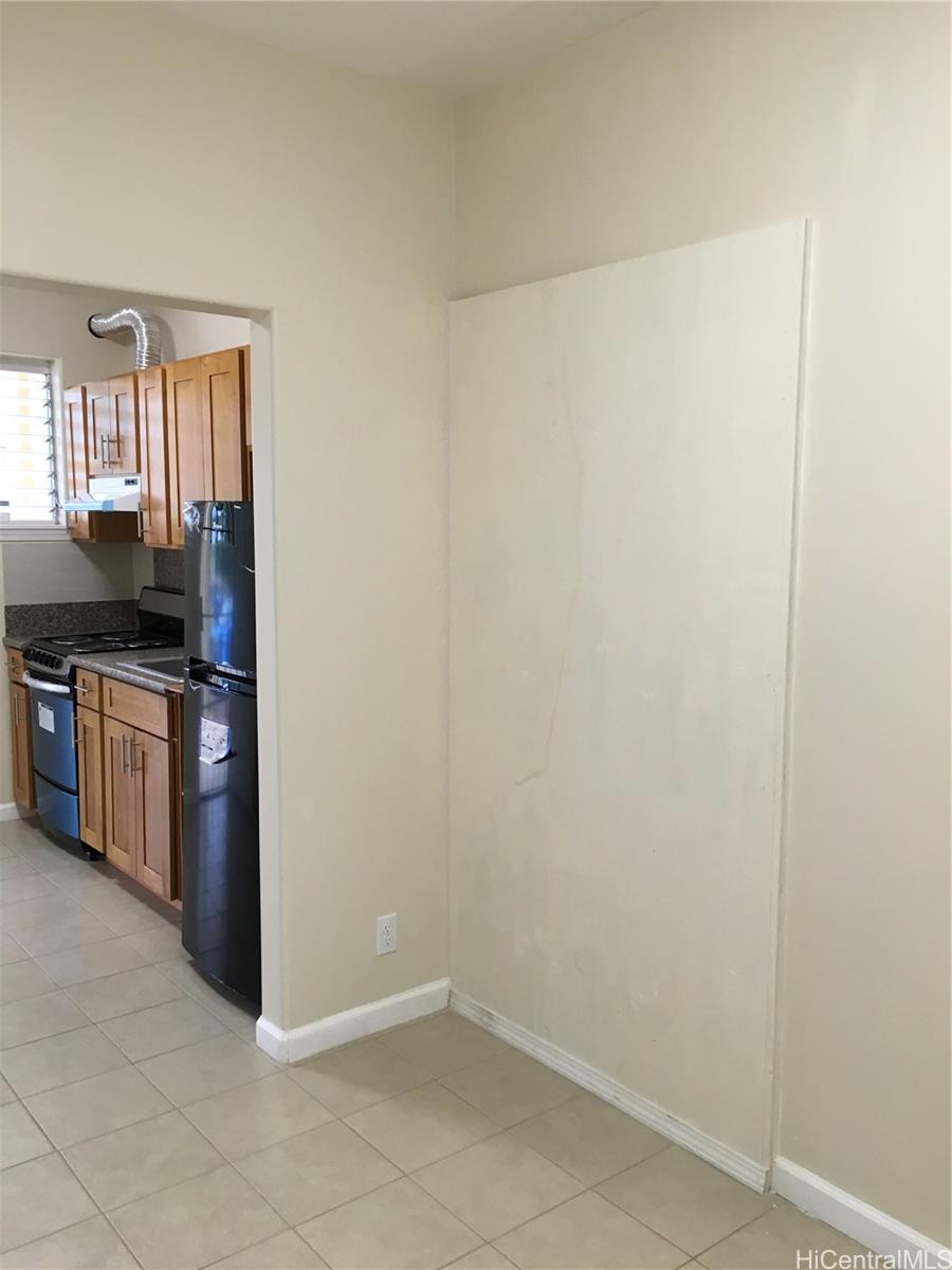 859 9th Ave Honolulu - Rental - photo 12 of 15