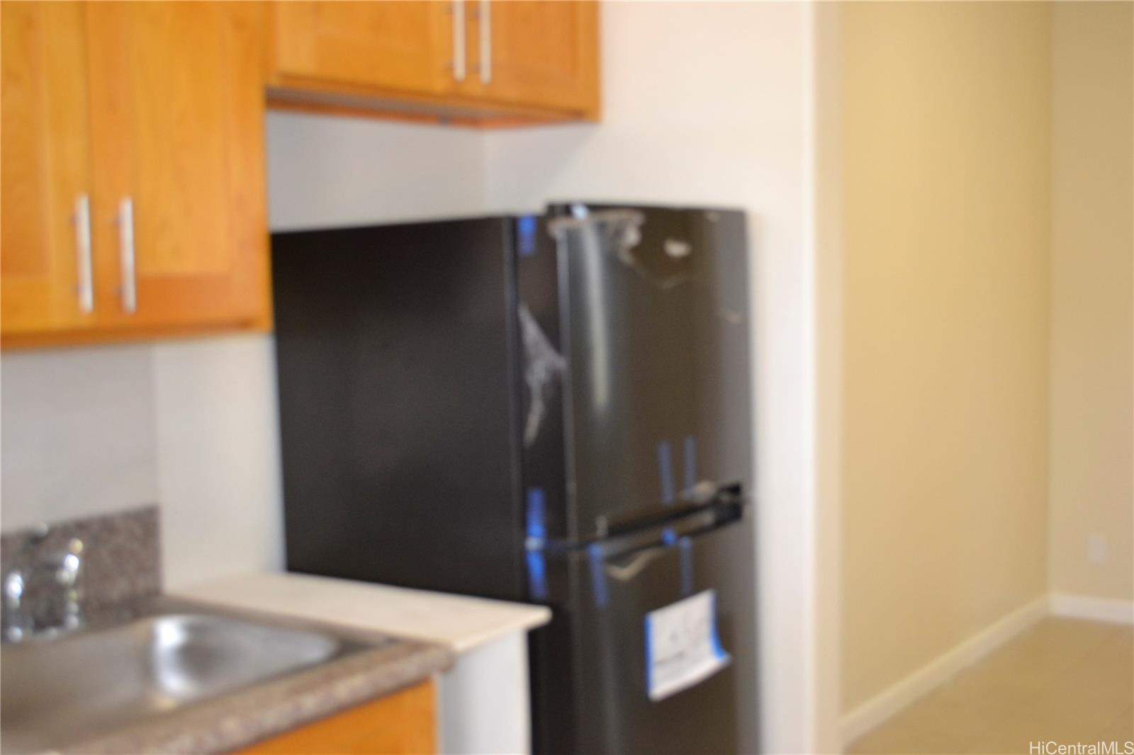 859 9th Ave Honolulu - Rental - photo 5 of 15