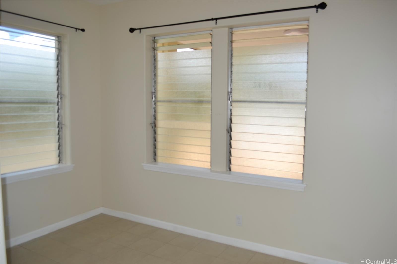 859 9th Ave Honolulu - Rental - photo 10 of 15