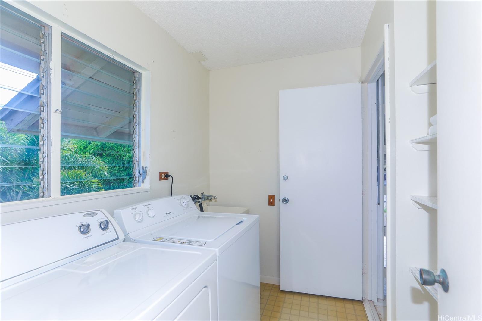 859  Kaluanui Road Mariners Ridge, Hawaii Kai home - photo 21 of 25