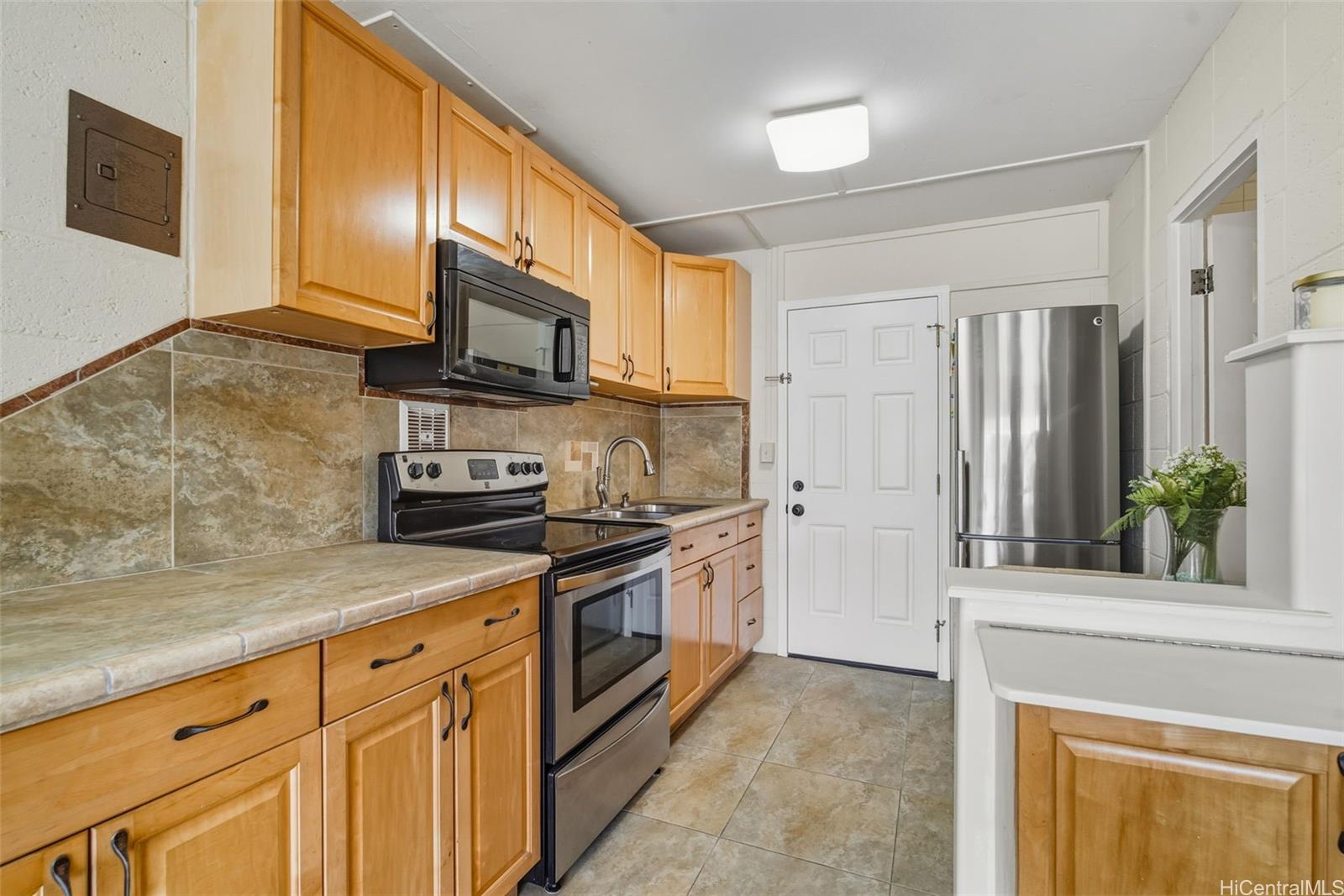 Pokai Bay Beach Cabanas condo # 417, Waianae, Hawaii - photo 4 of 16