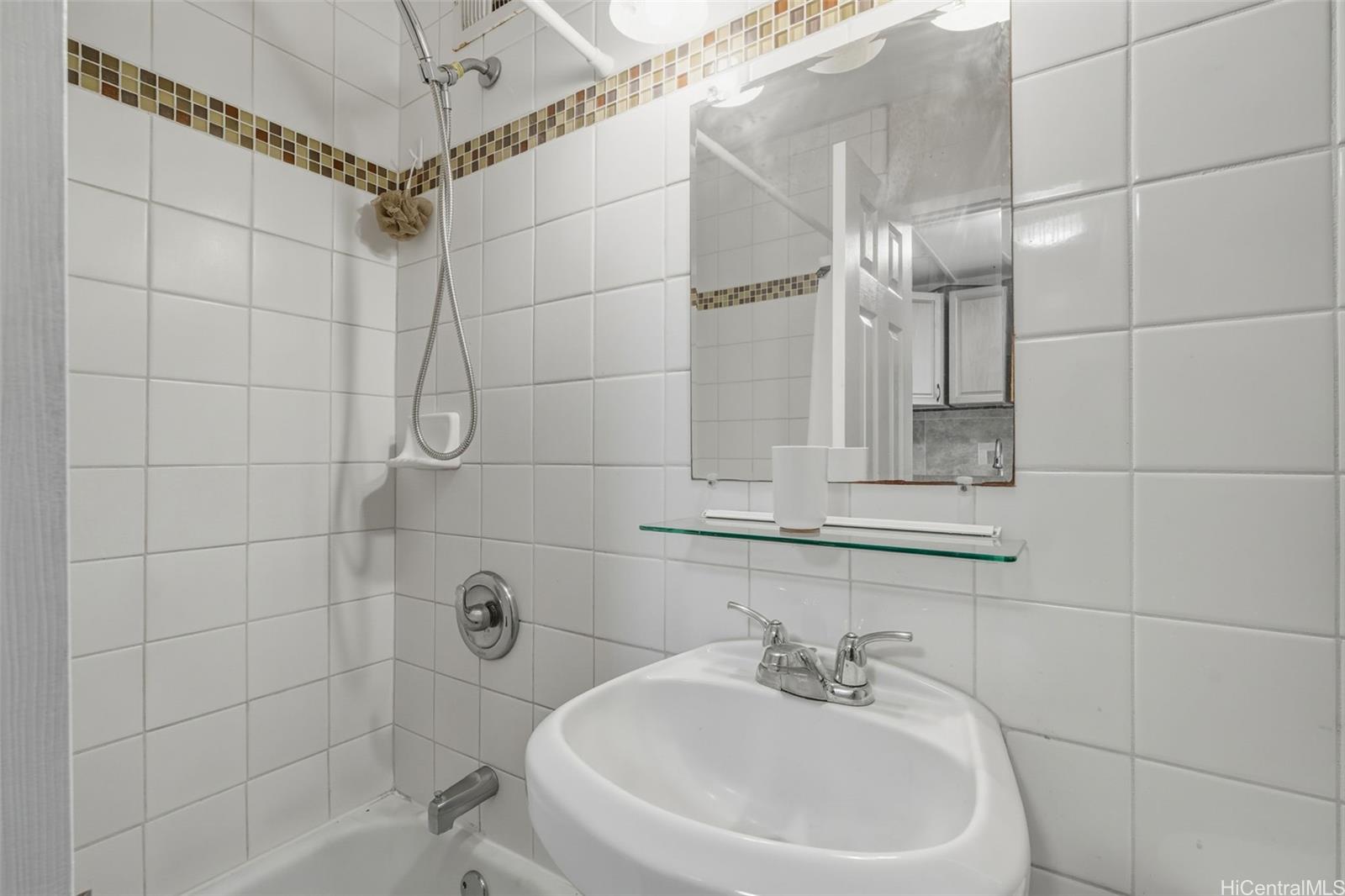 Pokai Bay Beach Cabanas condo # 417, Waianae, Hawaii - photo 5 of 16