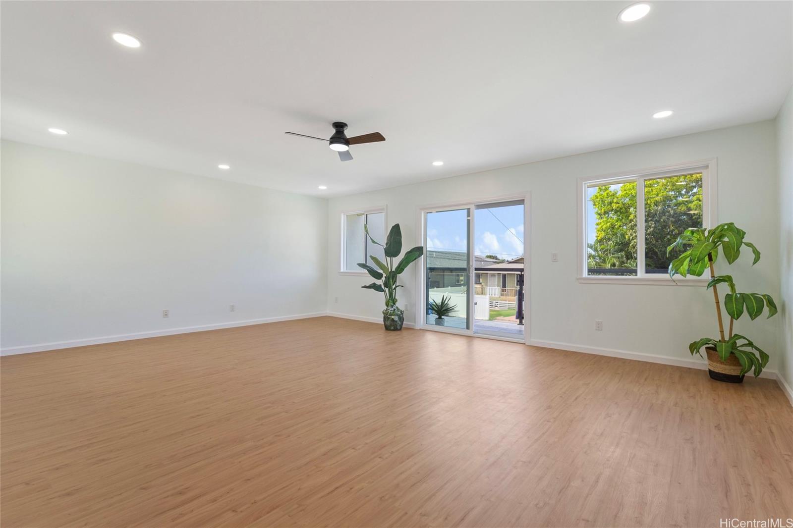 87-102  Kulaaupuni Street Maili, Leeward home - photo 3 of 25