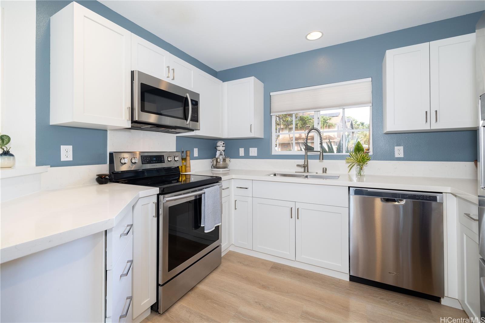 87-1022  Kahiwelola Street Maili, Leeward home - photo 4 of 25