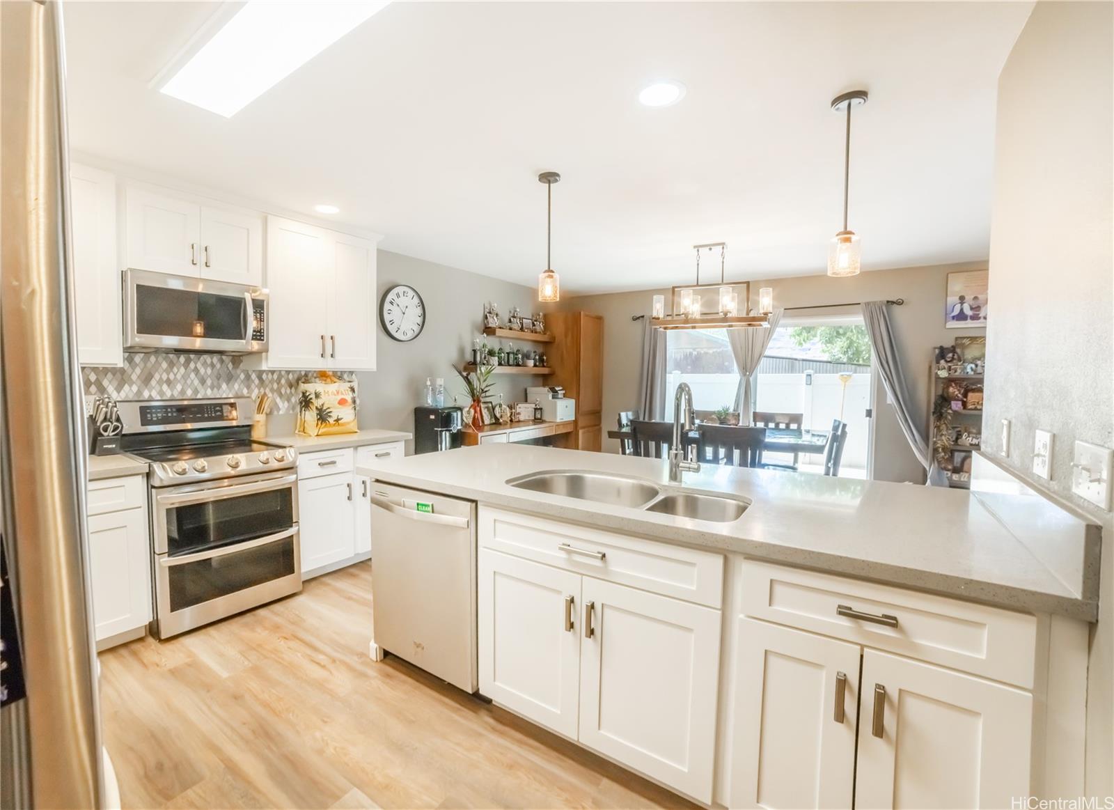 87-107 Kulaaupuni Street townhouse # 2, Waianae, Hawaii - photo 5 of 23