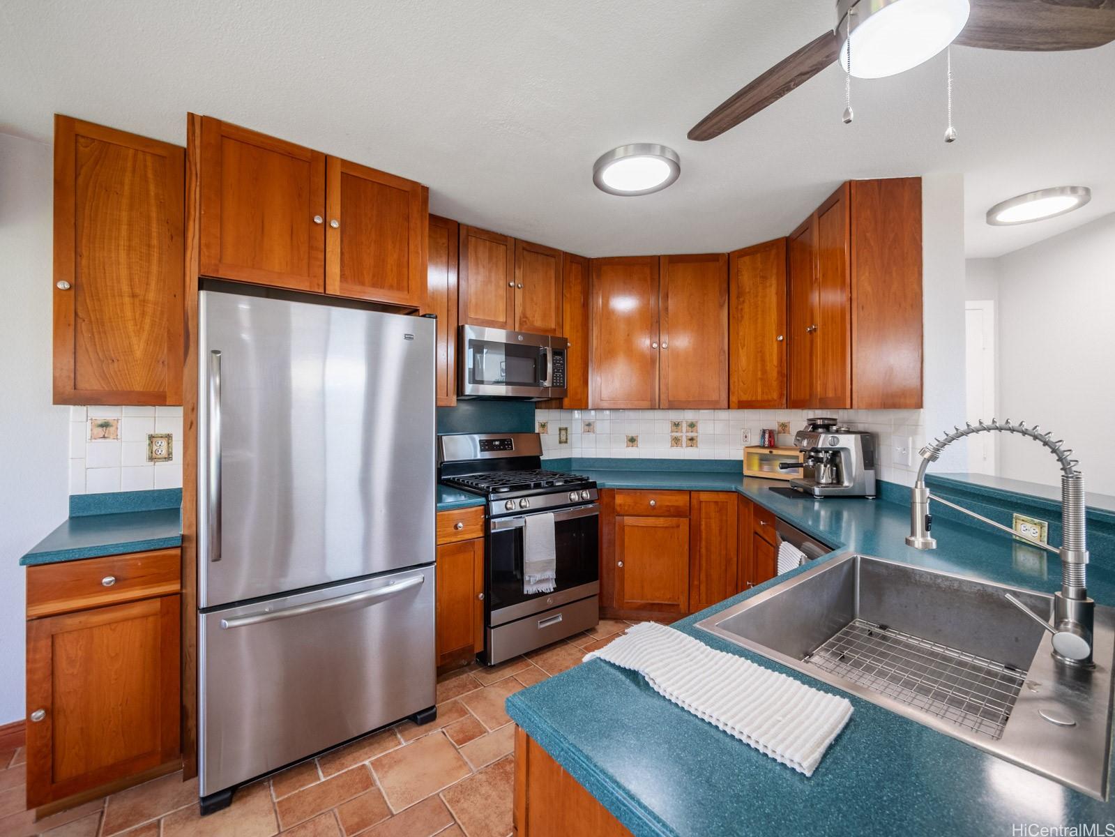 87-131 Helekula Pl Waianae - Rental - photo 5 of 21