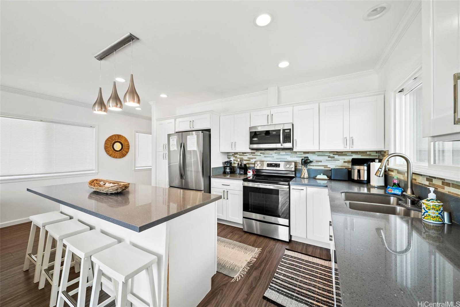 87-1446  Akowai Rd Maili, Leeward home - photo 3 of 23