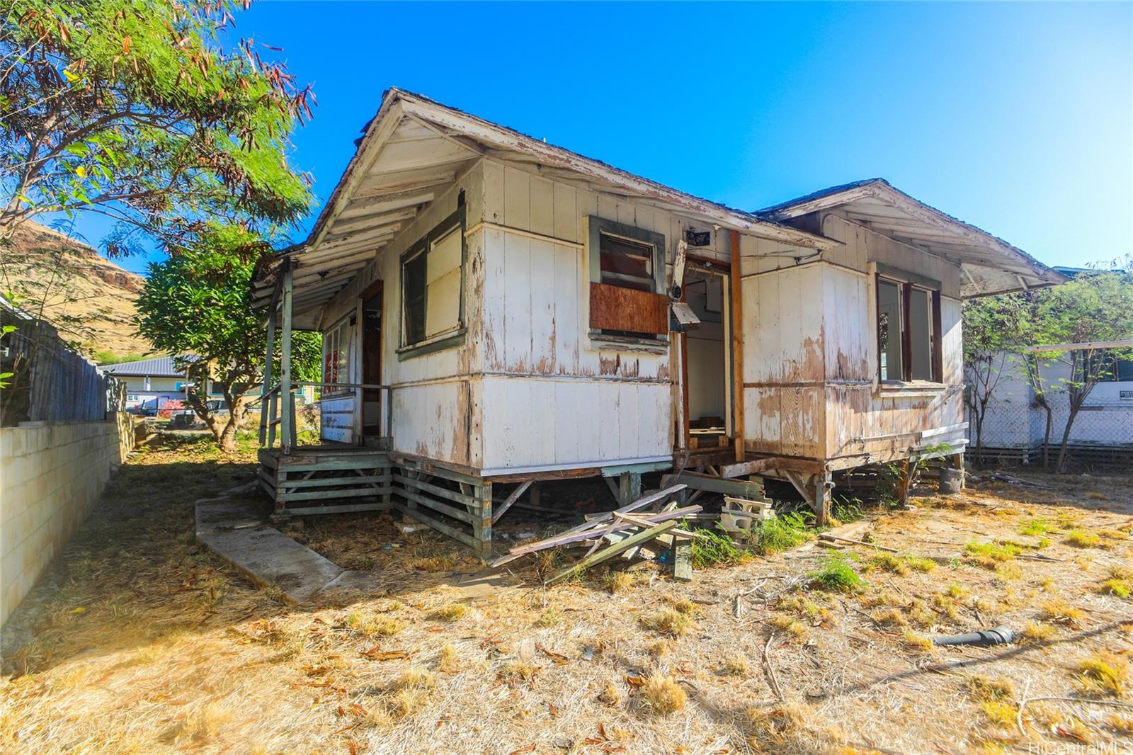 87-1469  Akowai Road Maili, Leeward home - photo 10 of 11