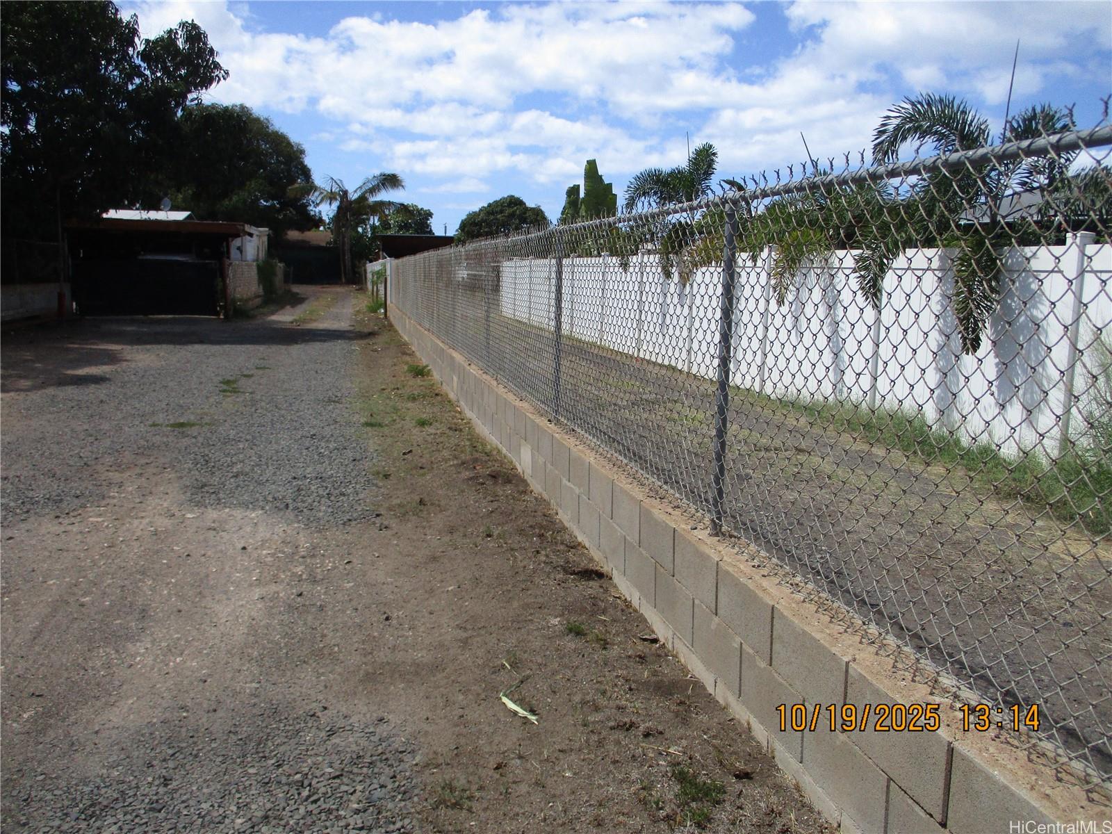 87-151  Kulaaupuni St Maili, Leeward home - photo 2 of 9