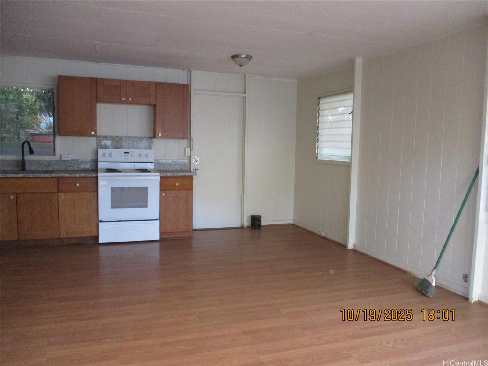 87-151  Kulaaupuni St Maili, Leeward home - photo 3 of 9