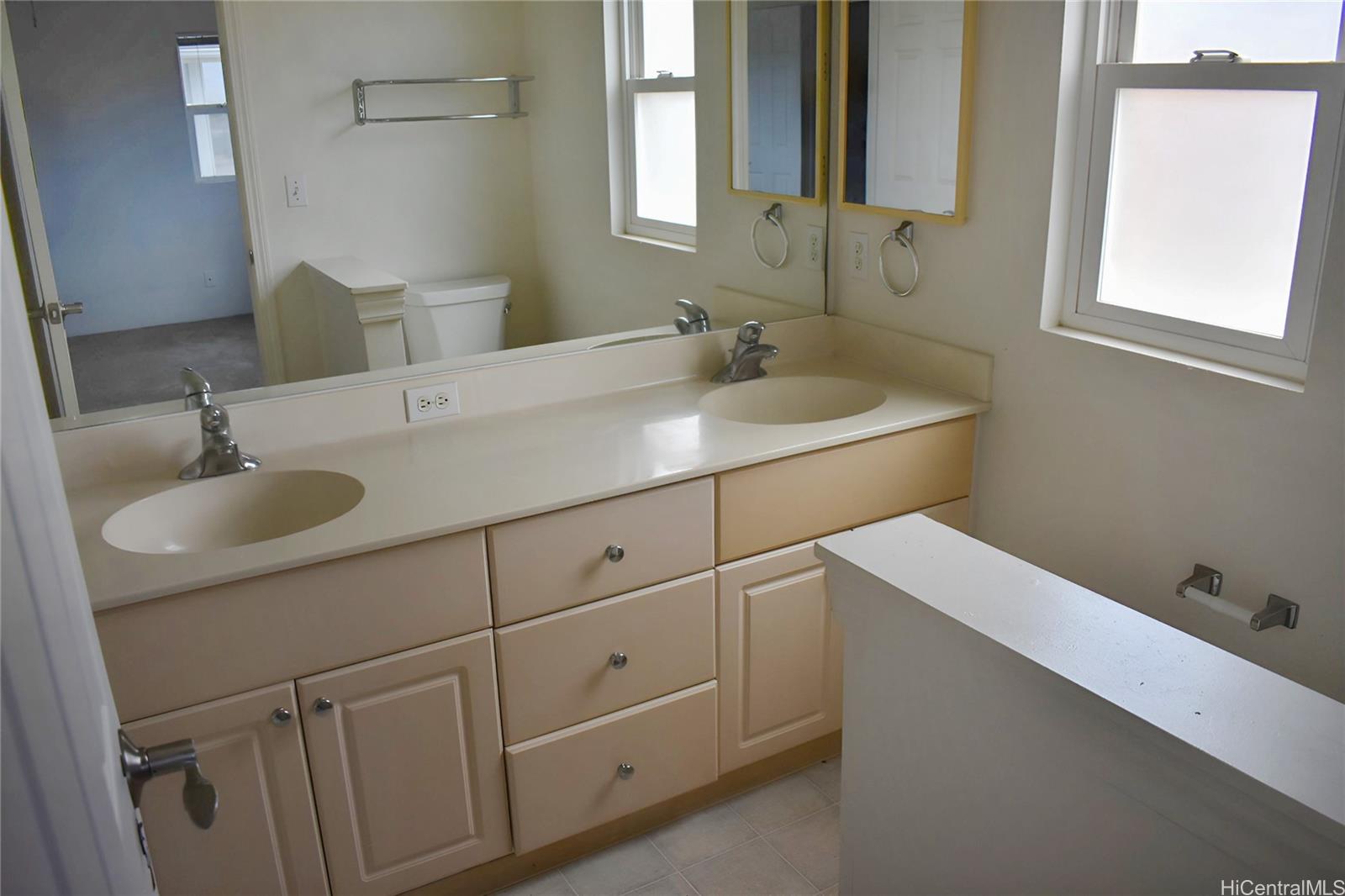 87-1976  Pakeke St Maili, Leeward home - photo 8 of 10