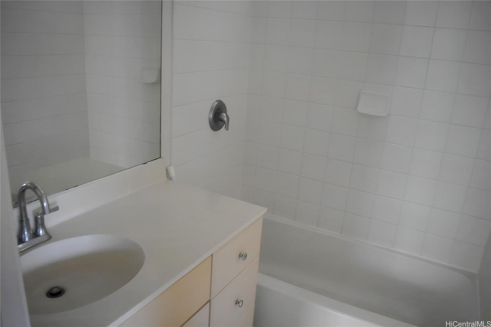 87-1976  Pakeke St Maili, Leeward home - photo 9 of 10