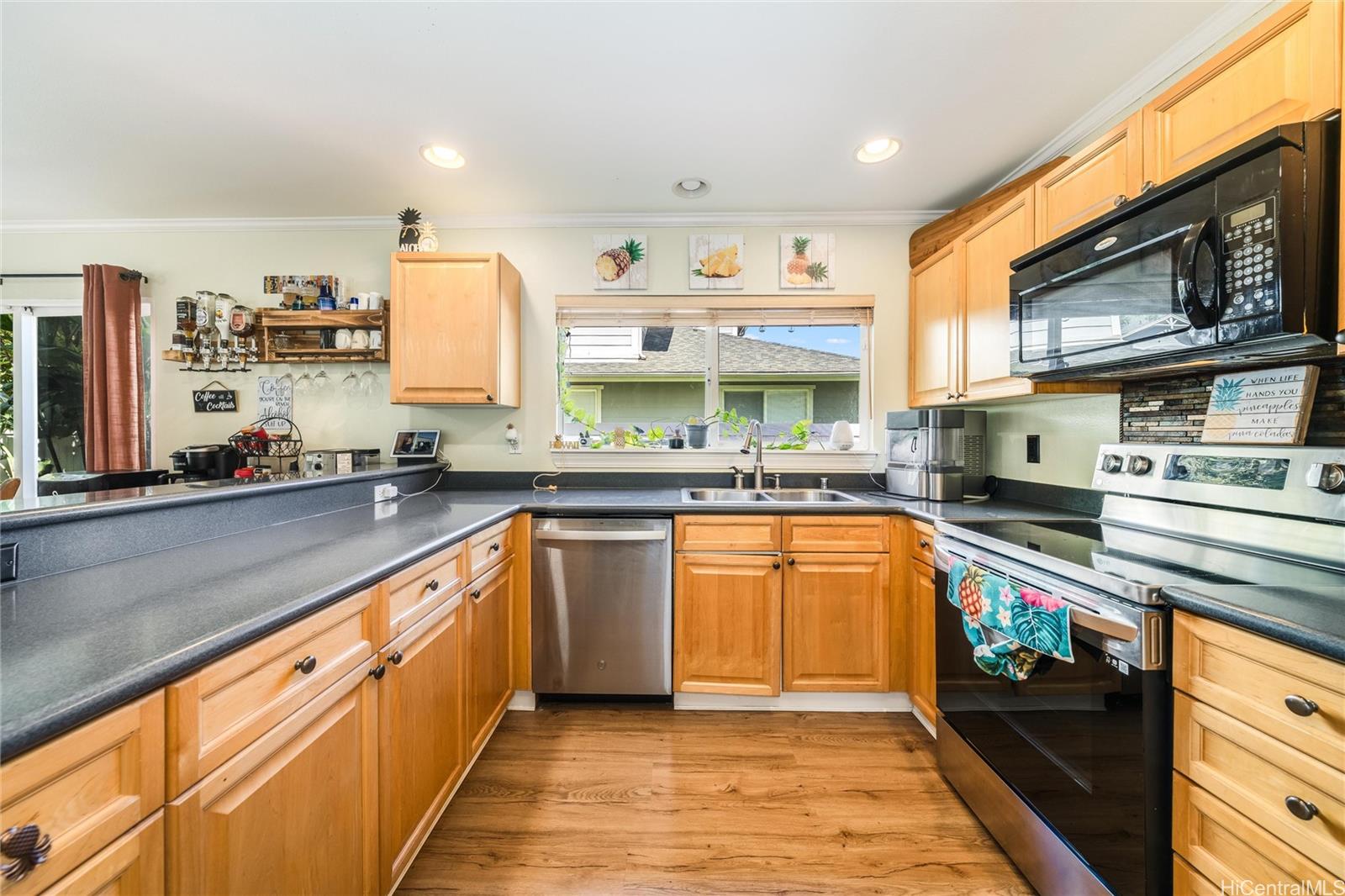 87-2053  Pakeke Street Maili, Leeward home - photo 4 of 22