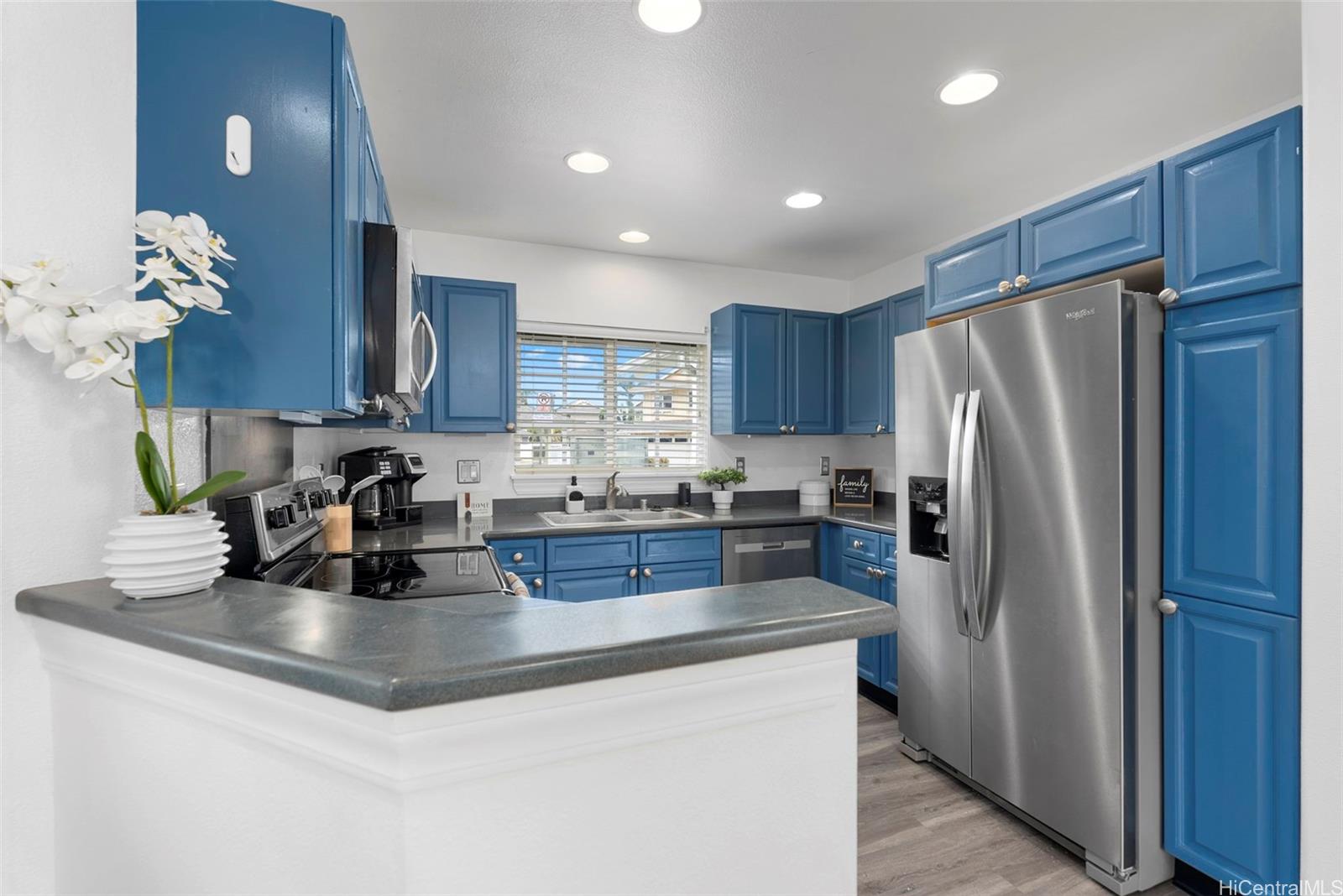 87-2121  Pakeke Street Maili, Leeward home - photo 5 of 25