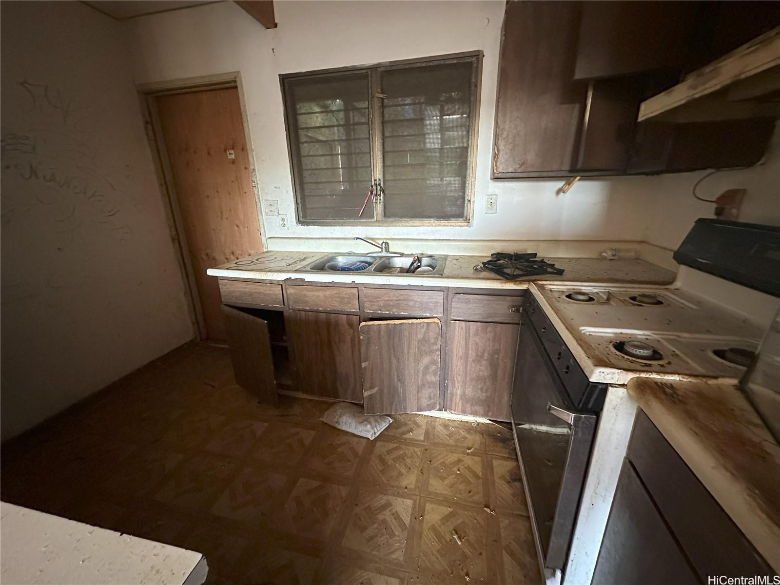 87-213 Helelua Pl townhouse # 1, Waianae, Hawaii - photo 3 of 11