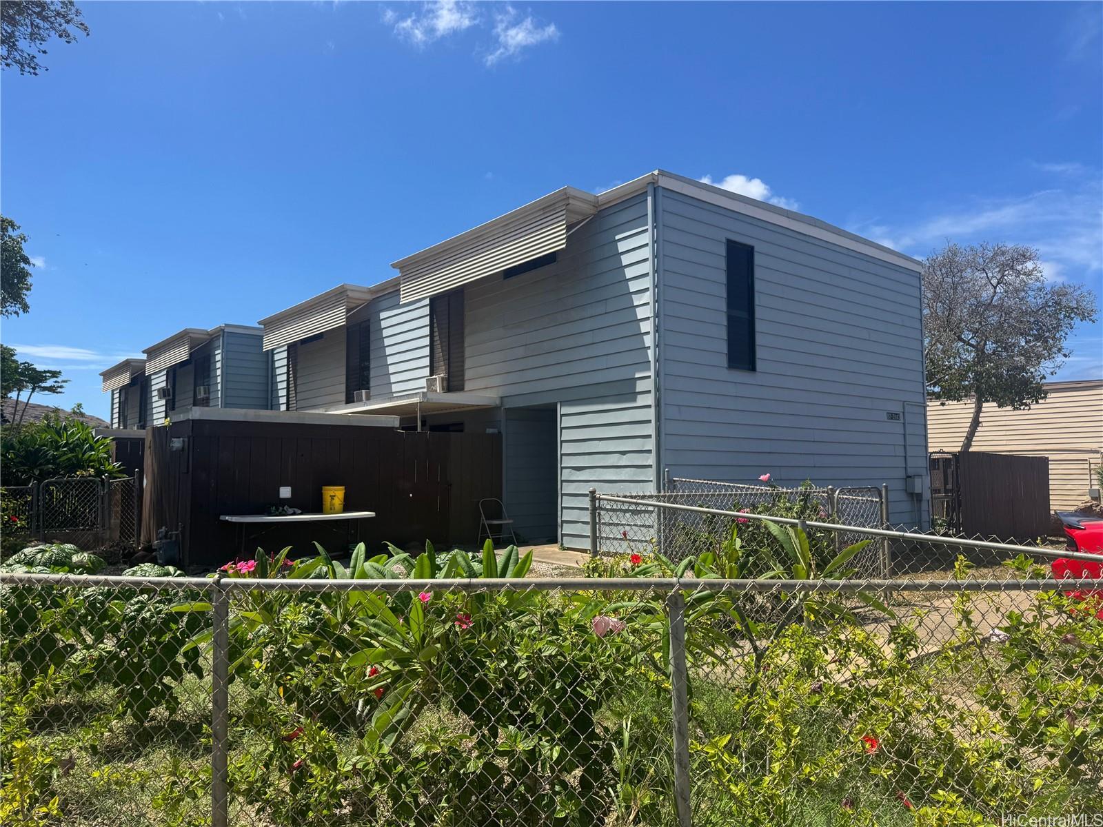Puu Haleakala Association townhouse # 4, Waianae, Hawaii - photo 2 of 13