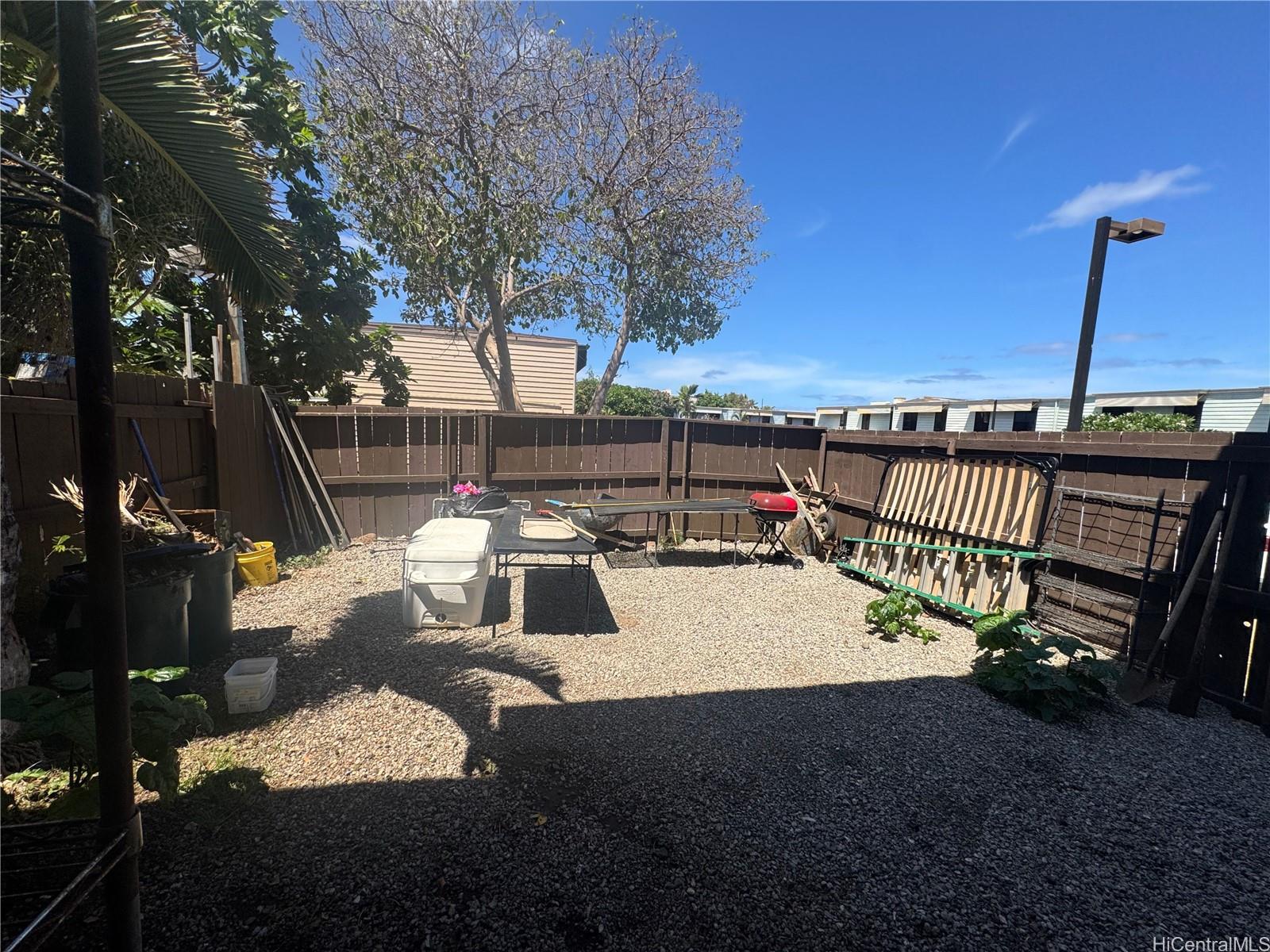 Puu Haleakala Association townhouse # 4, Waianae, Hawaii - photo 12 of 13