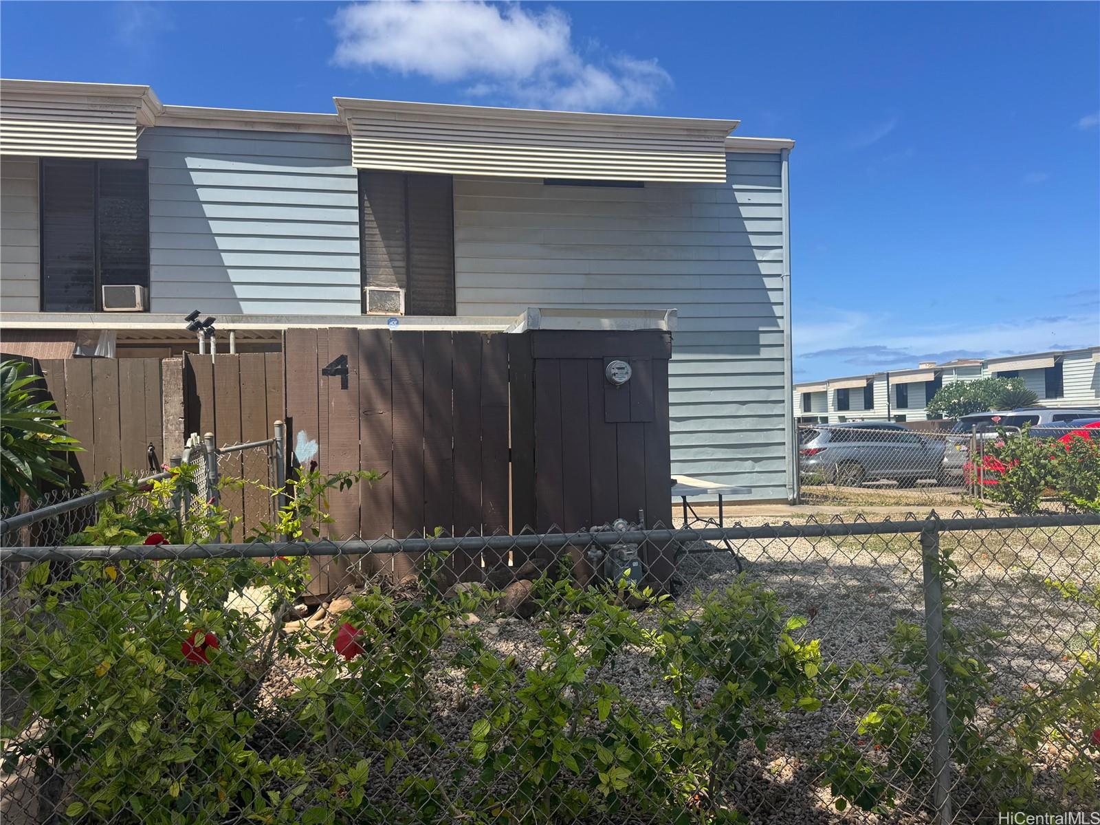 Puu Haleakala Association townhouse # 4, Waianae, Hawaii - photo 3 of 13