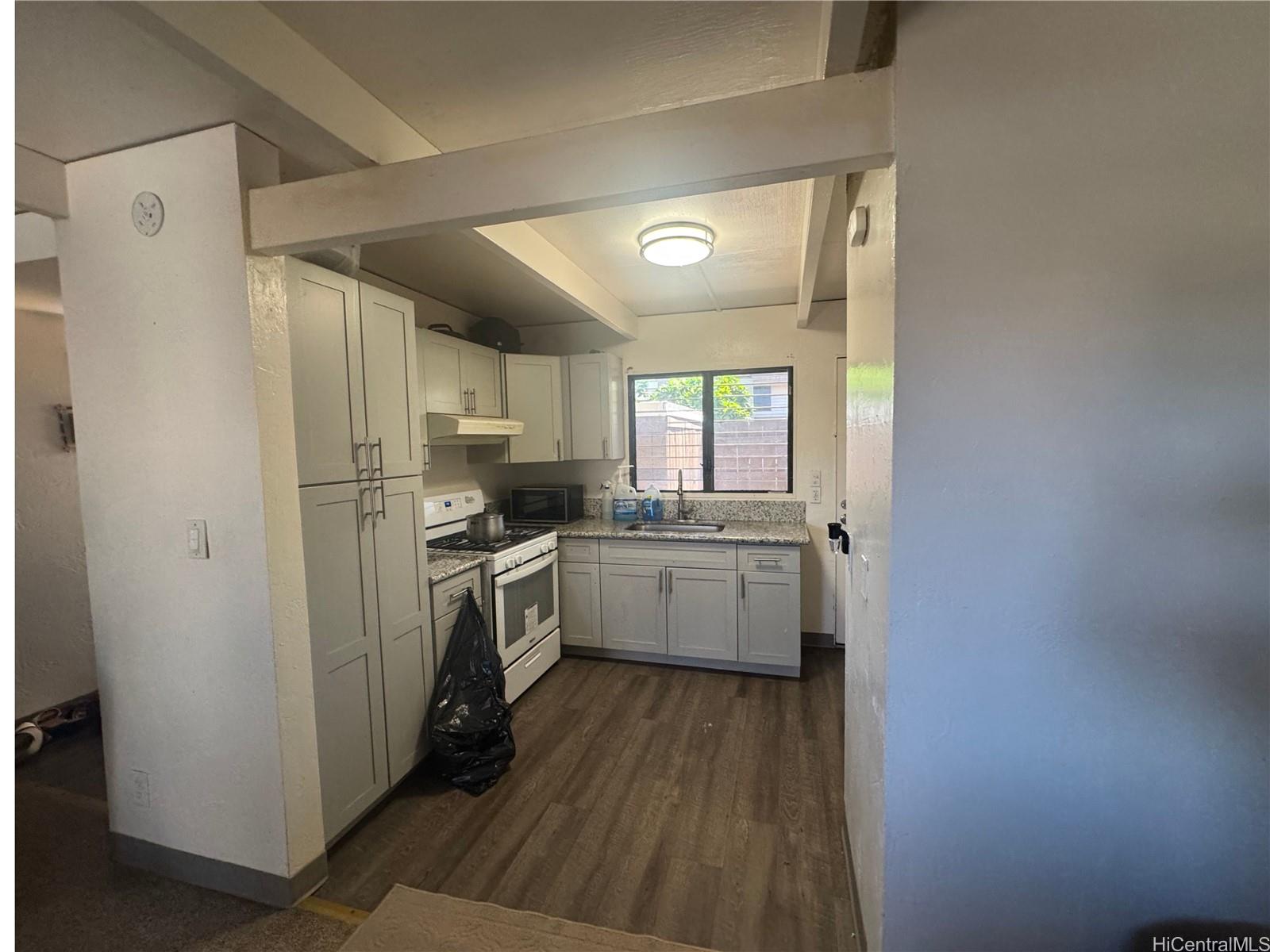 Puu Haleakala Association townhouse # 4, Waianae, Hawaii - photo 8 of 13