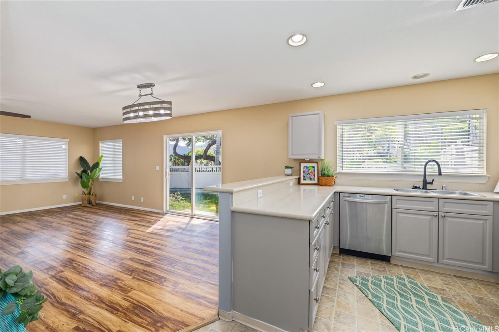 87-2165  Pakeke Street Maili, Leeward home - photo 6 of 22