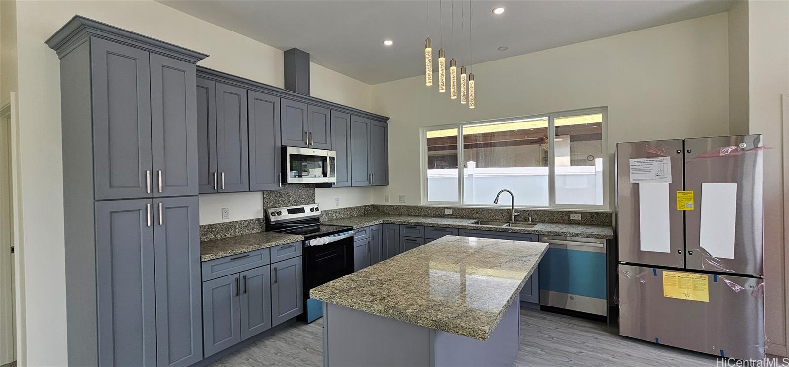 87-248  Mikana St Maili, Leeward home - photo 3 of 18