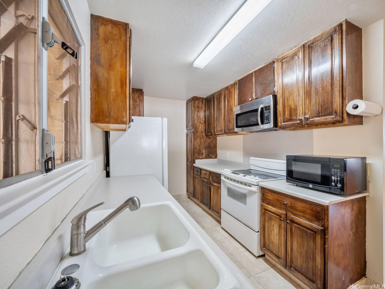 87-415  Waiolu Place Maili, Leeward home - photo 3 of 20