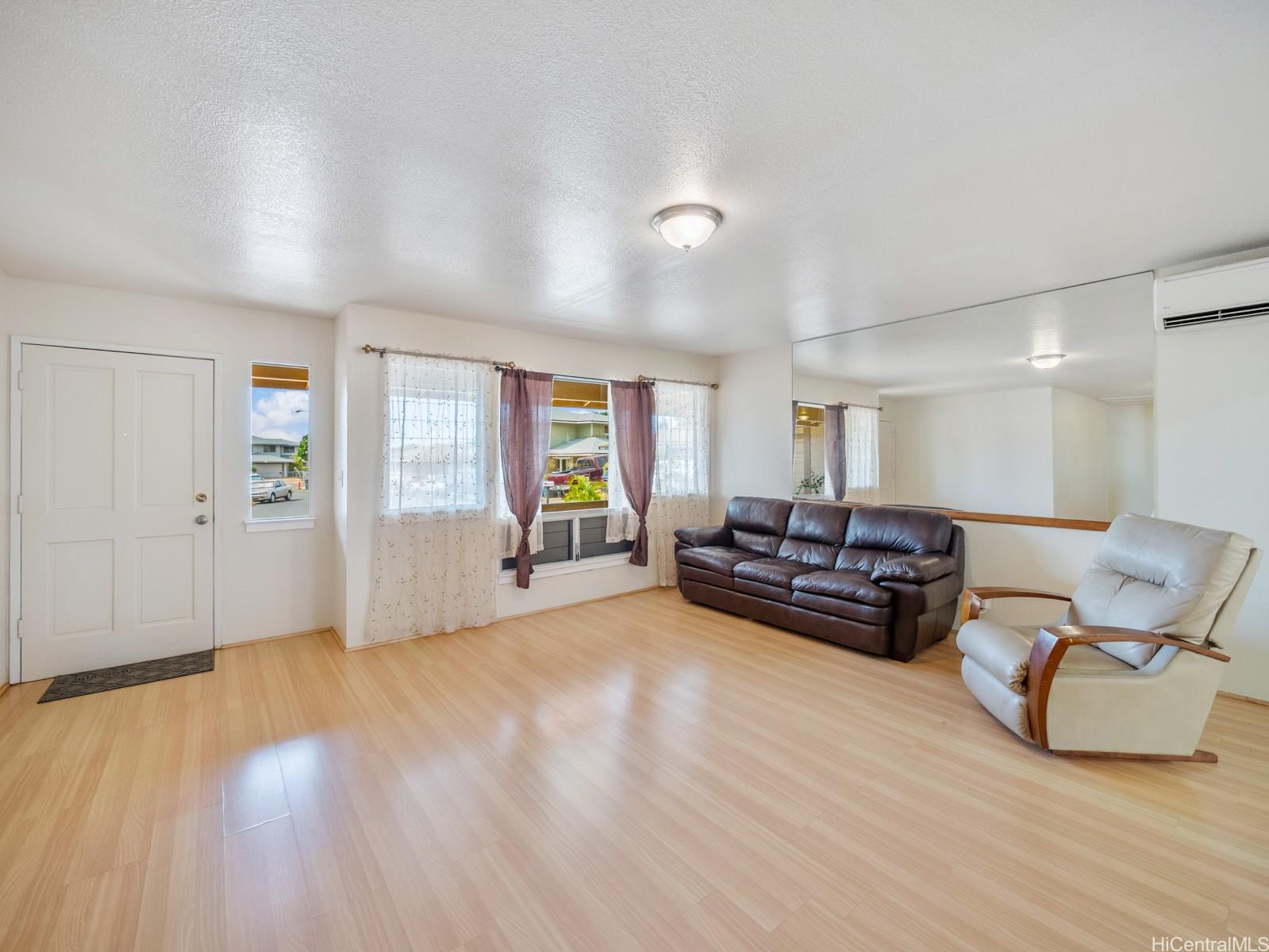 87-415  Waiolu Place Maili, Leeward home - photo 7 of 20