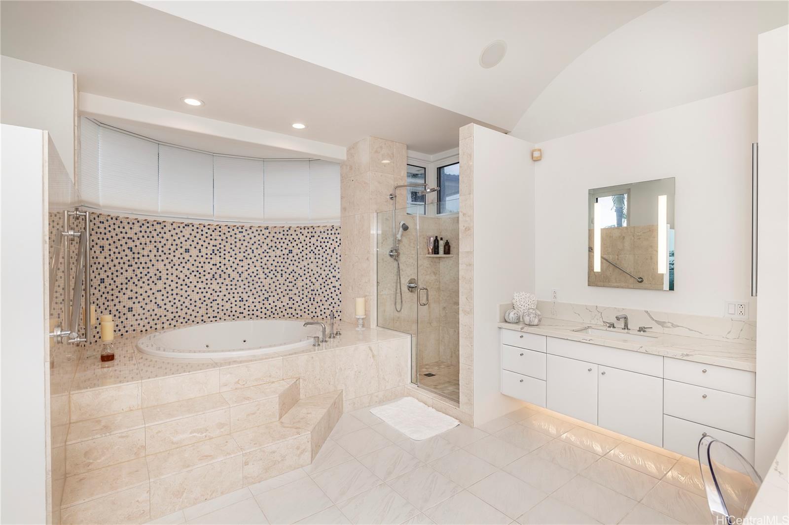 875  Ikena Circle Hawaii Loa Ridge, Diamond Head home - photo 9 of 23
