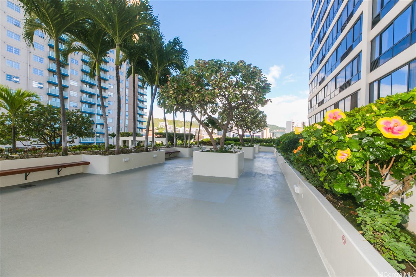 Royal Capitol Plaza condo # 1404, Honolulu, Hawaii - photo 21 of 24