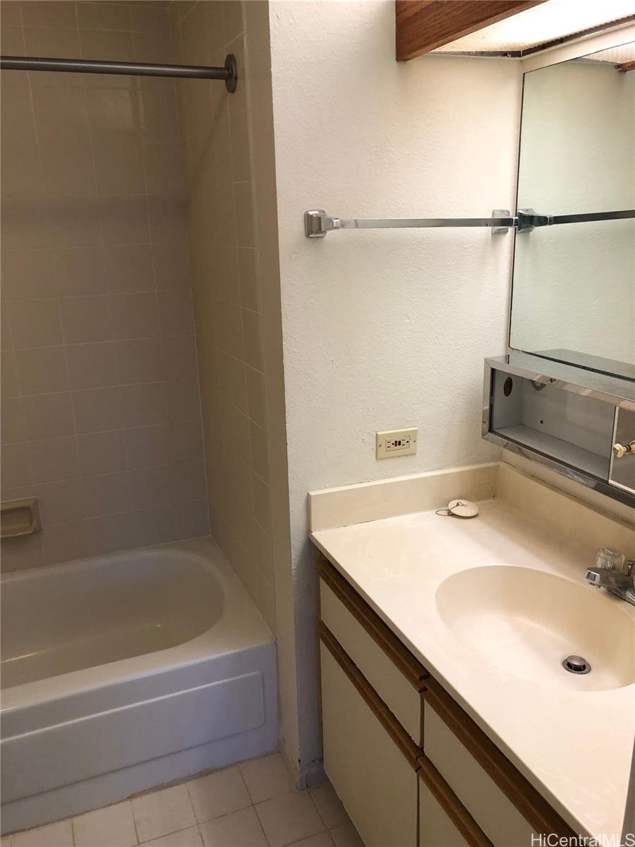 Royal Capitol Plaza condo # 1406, Honolulu, Hawaii - photo 15 of 20