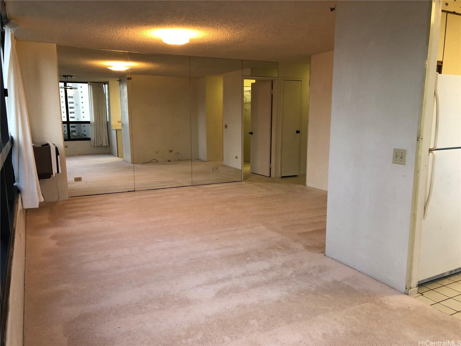 Royal Capitol Plaza condo # 1406, Honolulu, Hawaii - photo 3 of 20